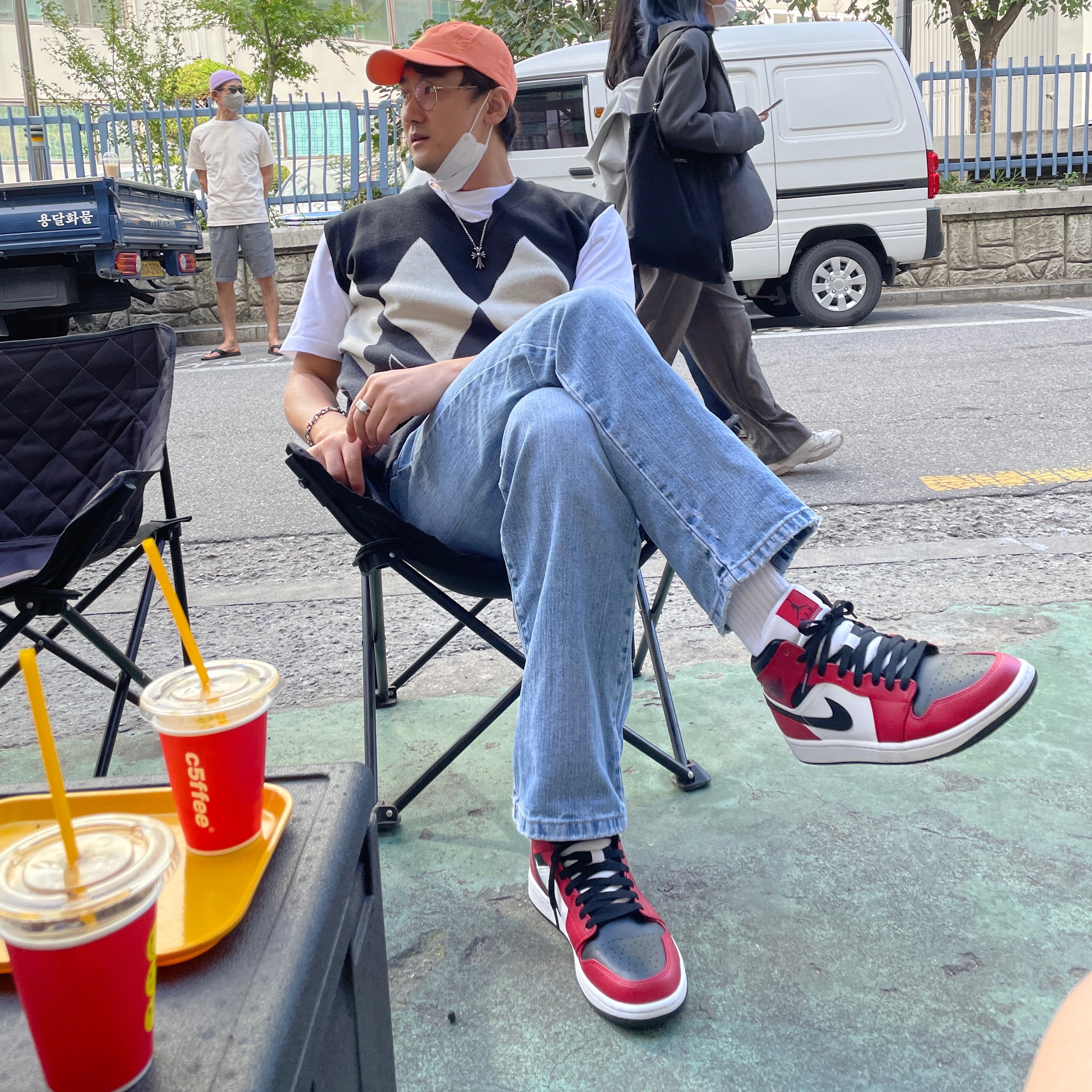 Jordan 1 Mid Chicago Black Toe 착용 스타일 - 1