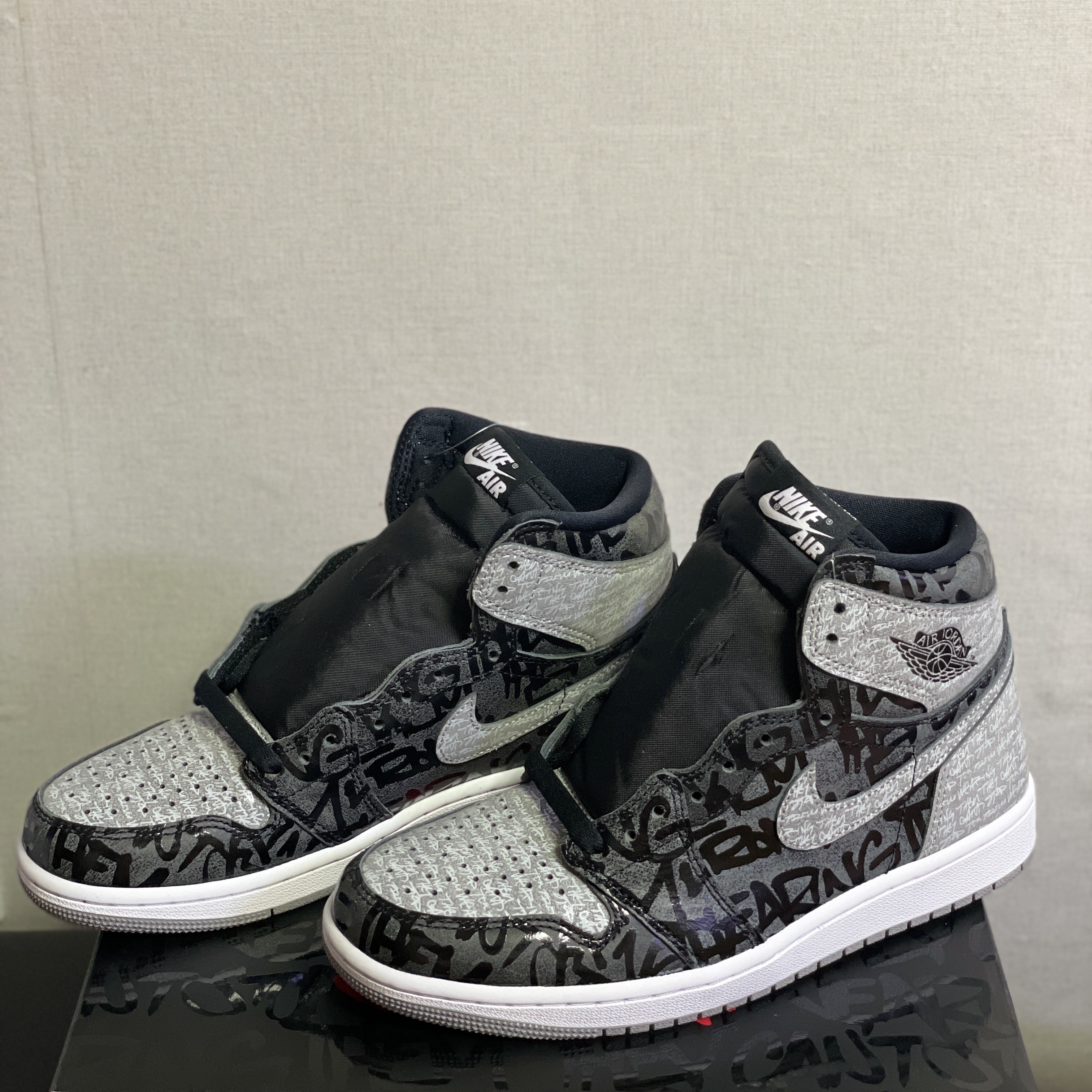 Jordan 1 Retro High OG Rebellionaire 착용 스타일 - 1