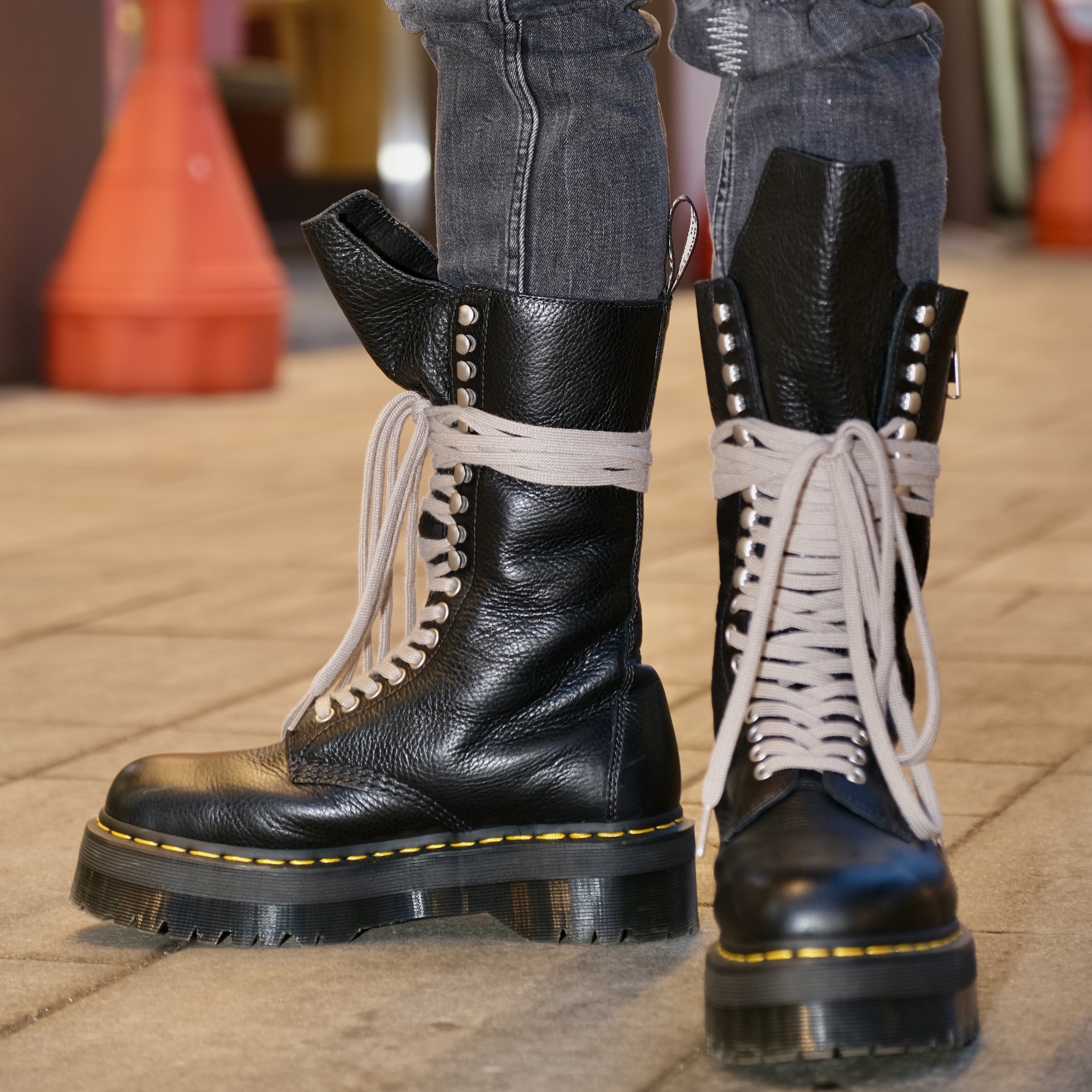Dr. Martens x Rick Owens 1918 RO Leather Lace Up Platform Boots Black Lunar 착용 스타일 - 1