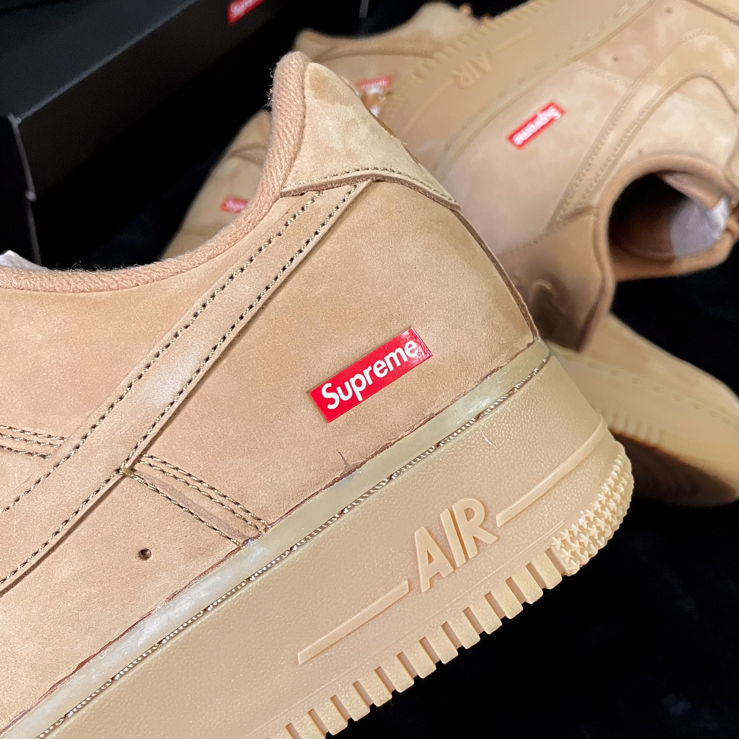 Nike x Supreme Air Force 1 Low Flax 착용 스타일