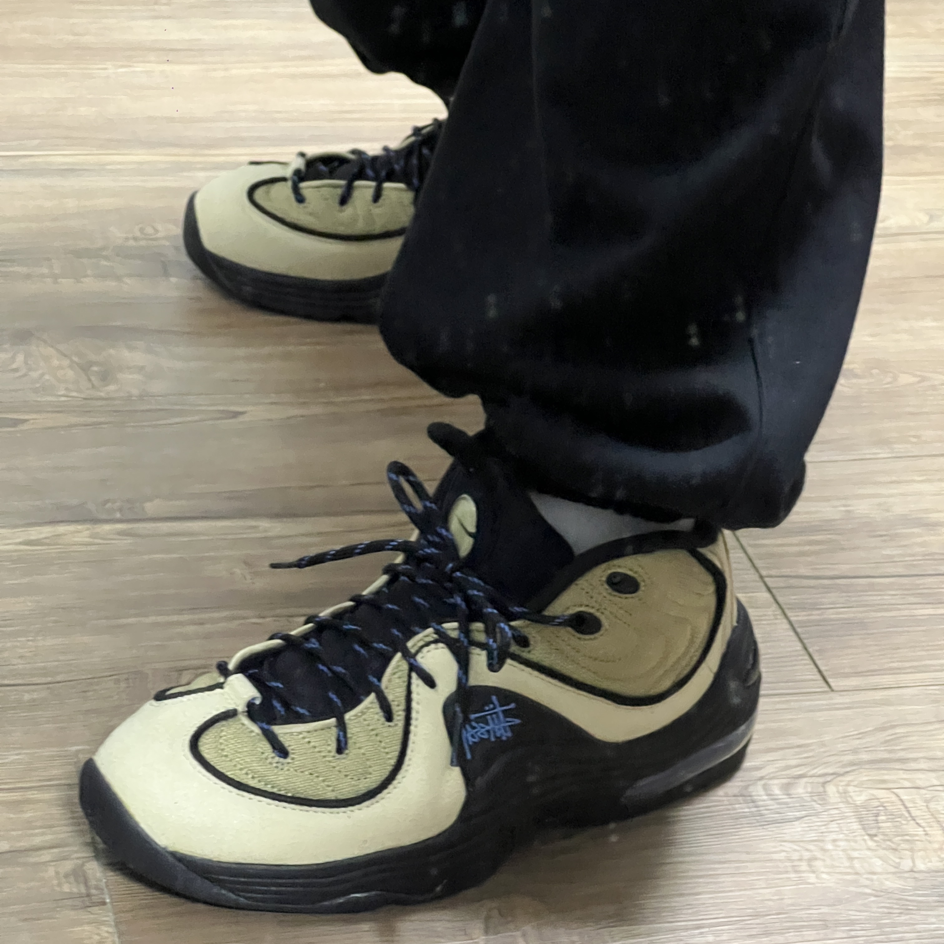 Nike x Stussy Air Penny II Rattan and Limestone, Stussy Canvas Backpack Washed Black 착용 스타일 - 2