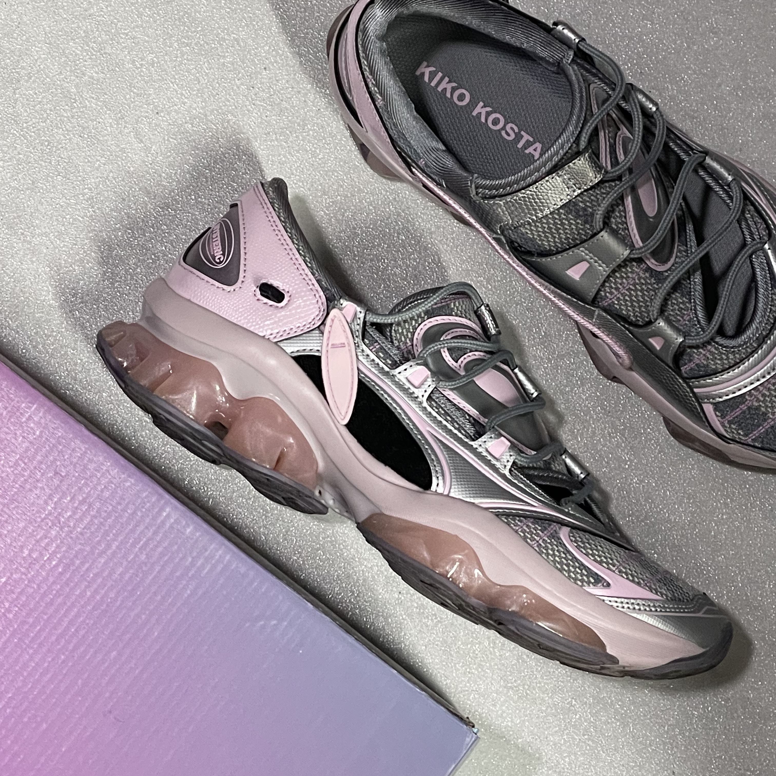 (W) Asics x Kiko Kostadinov x Hysteric Glamour Gel-Quantum Cotton Candy, Palace x Adidas Firebird Track Pants Black - 23SS 착용 스타일 - 3