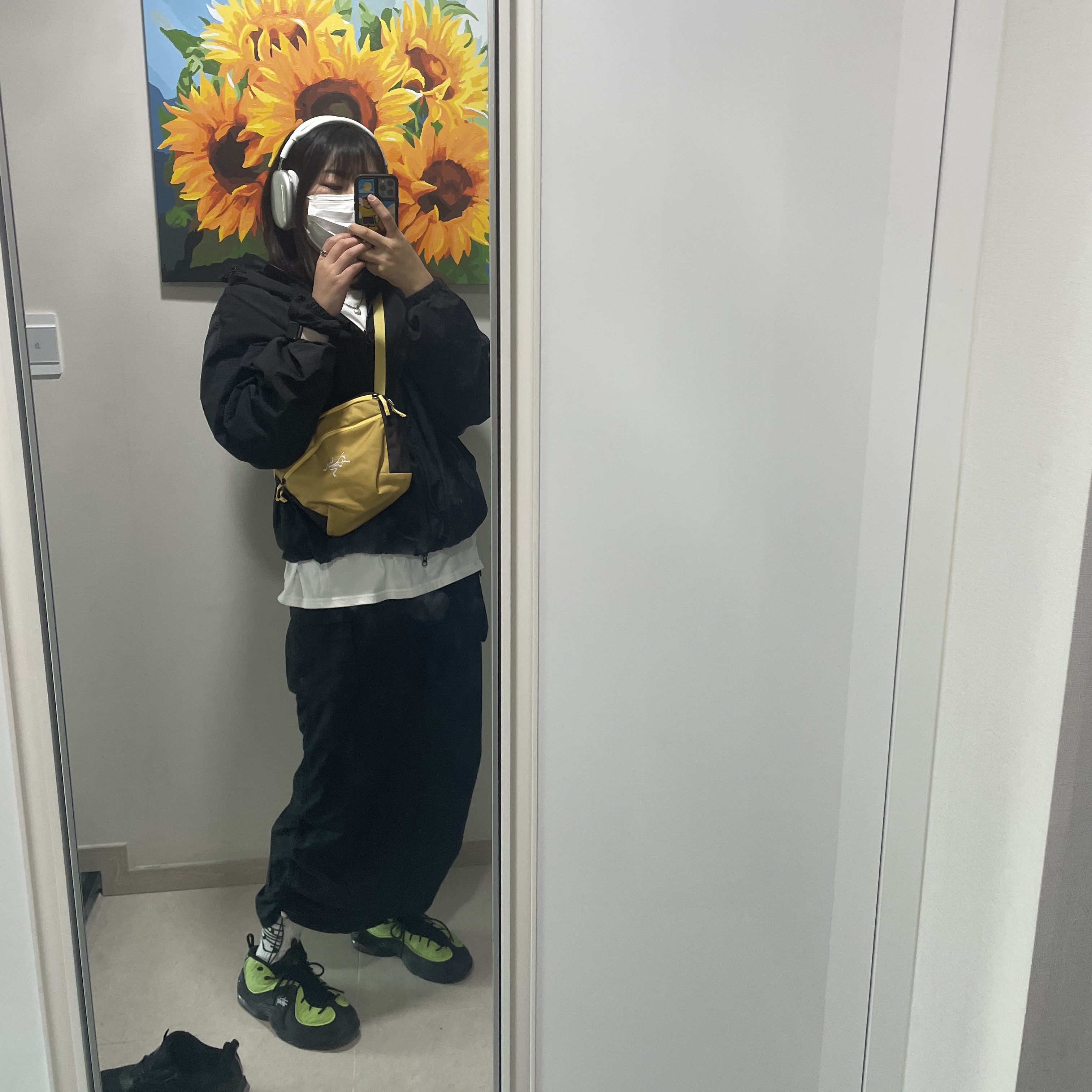 Nike x Stussy Air Penny II Vivid Green and Black, Apple AirPods Max Lightning Silver (Korean Ver.) 착용 스타일 - 1