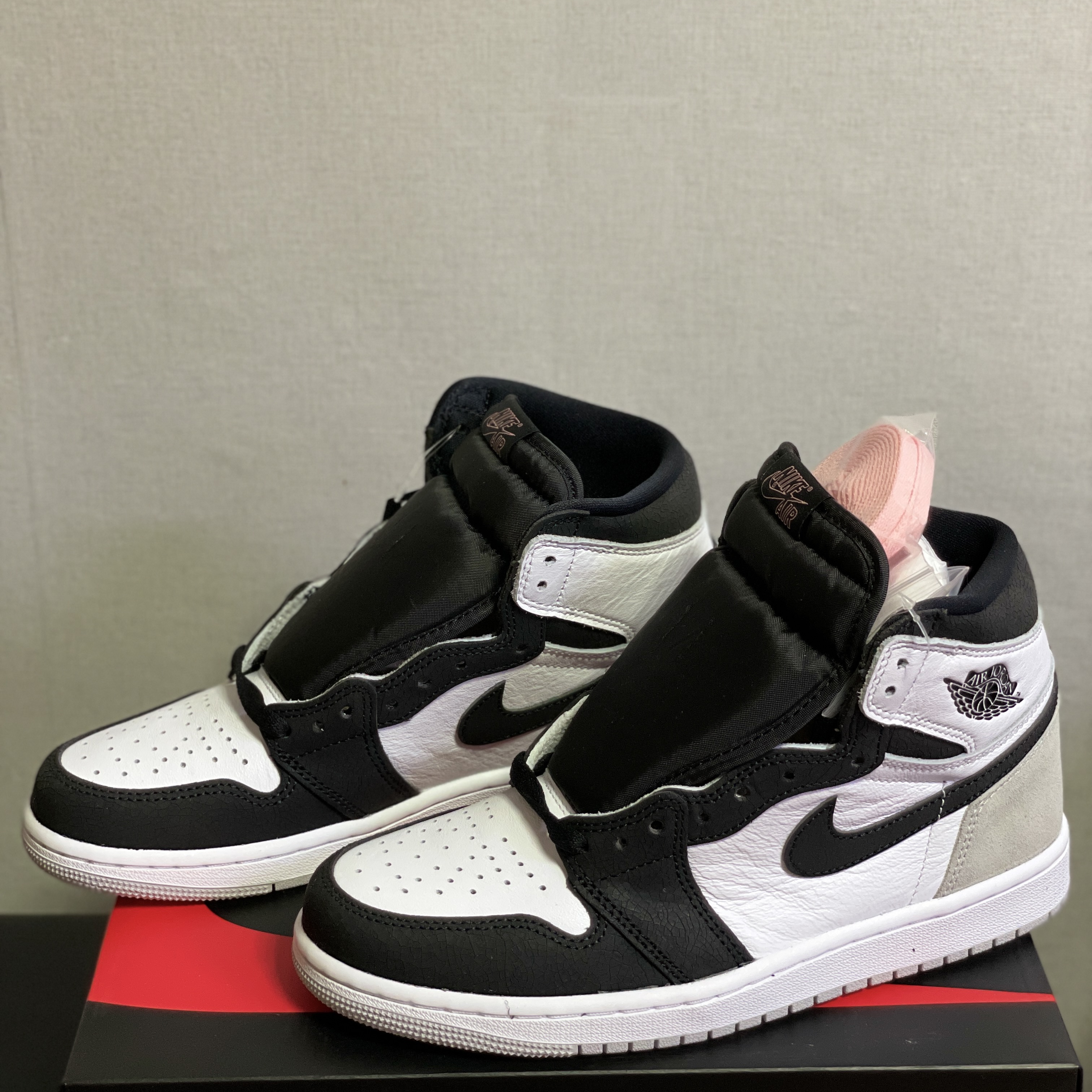 Jordan 1 Retro High OG Bleached Coral 착용 스타일 - 1
