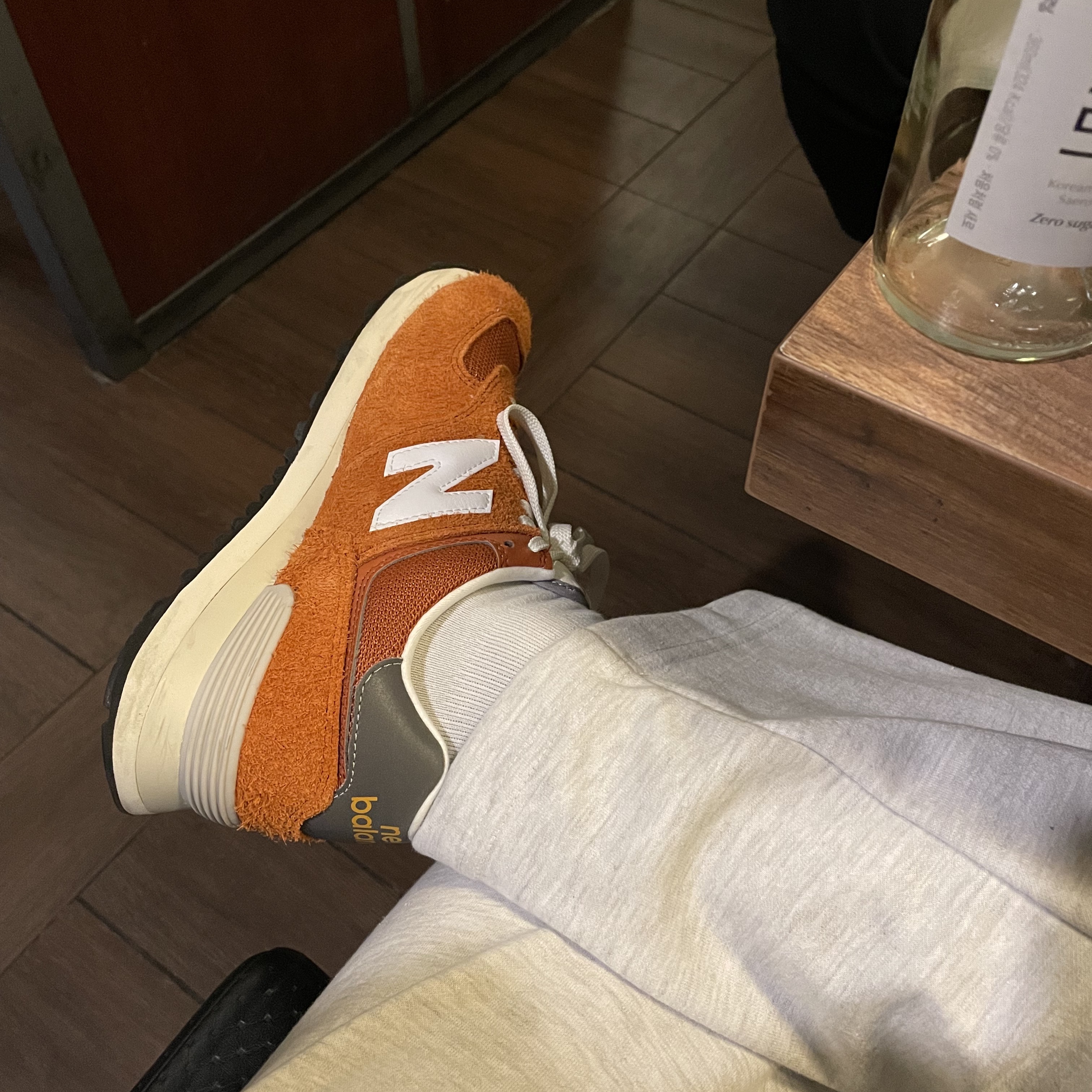 New Balance 574 Heritage Orange Burst White 착용 스타일