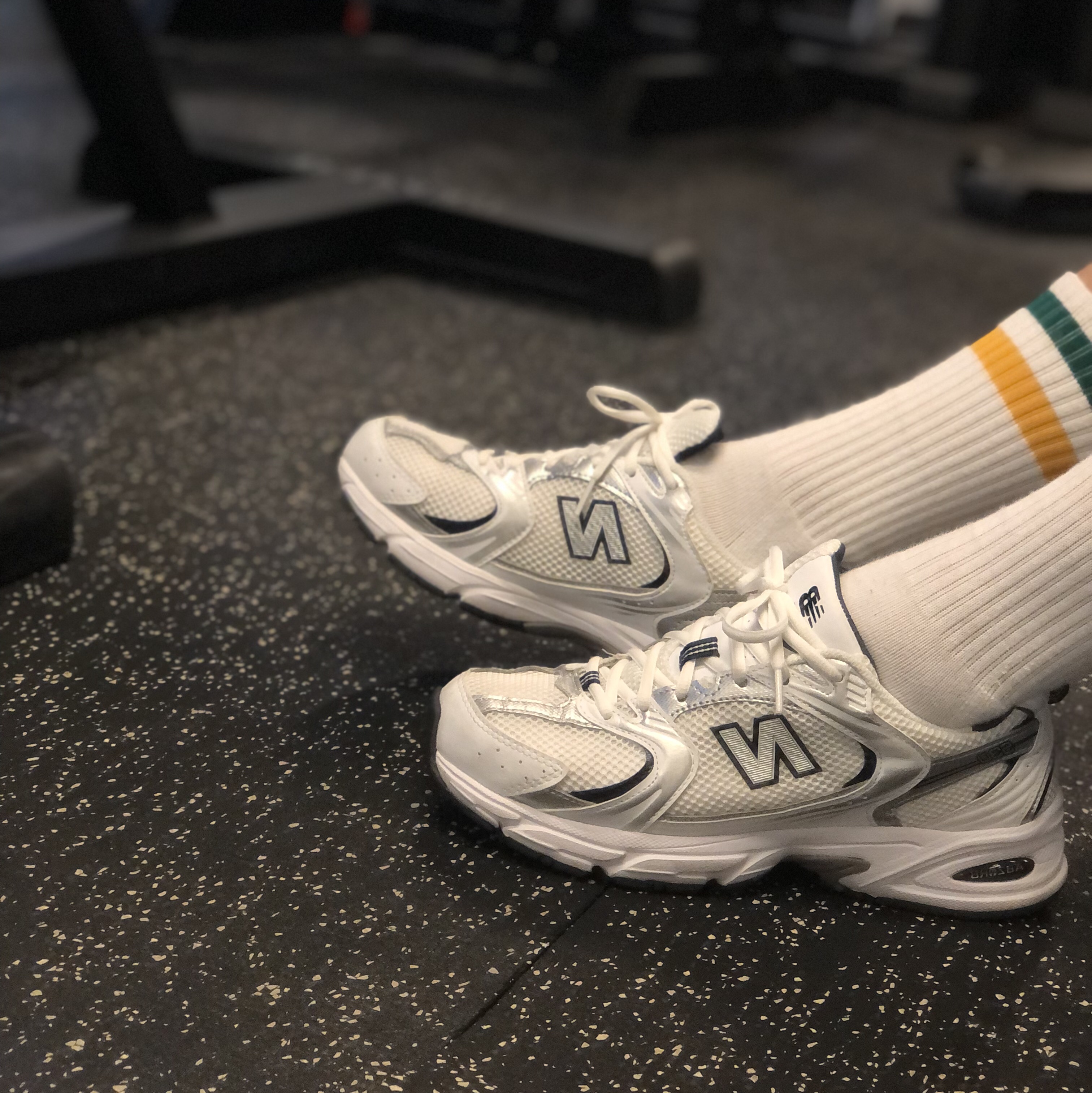 New Balance 530 White 착용 스타일