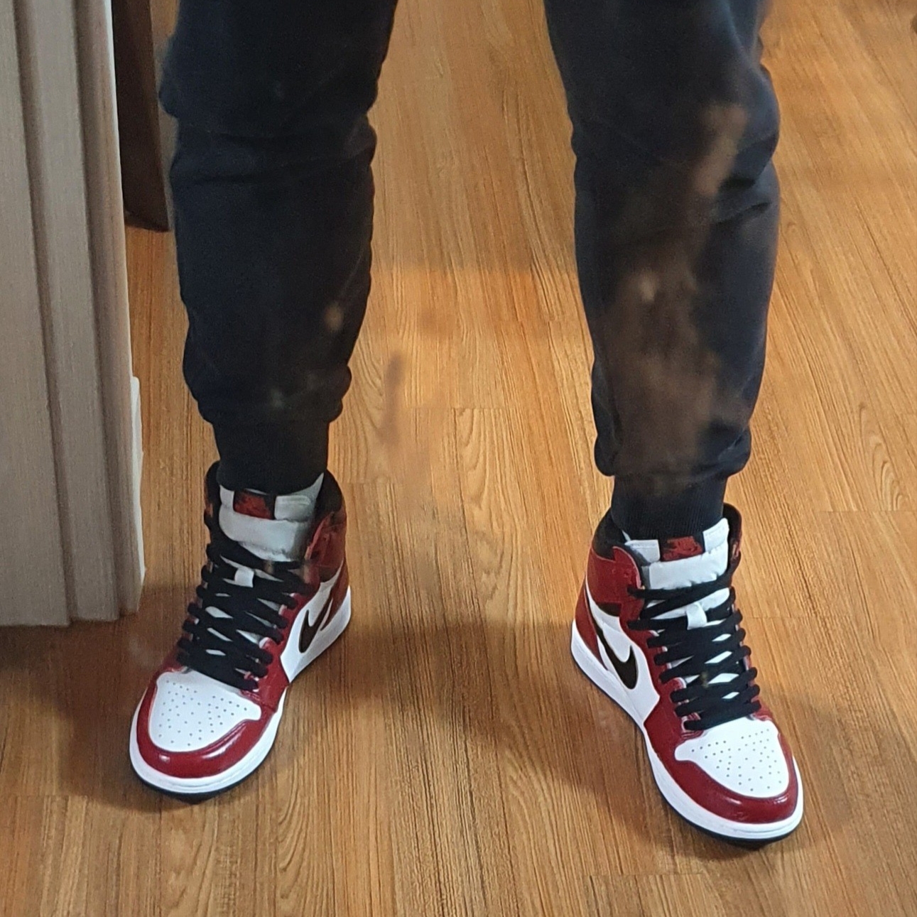 Jordan 1 Retro High OG Light Fusion Red 착용 스타일 - 3