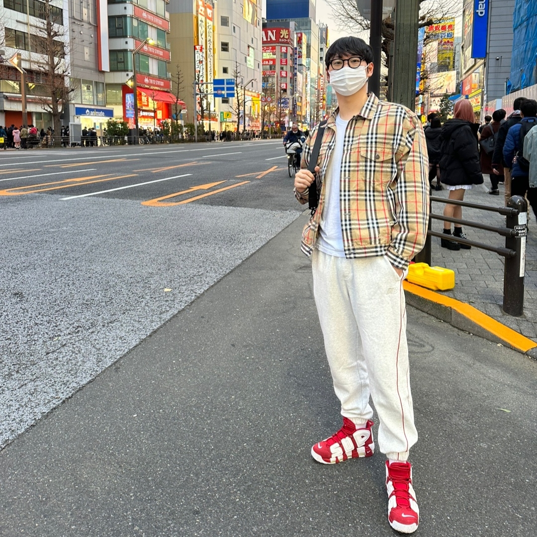 Supreme x Burberry Denim Trucker Jacket Beige - 22SS, Nike x Supreme Air More Uptempo Suptempo Red 착용 스타일 - 1