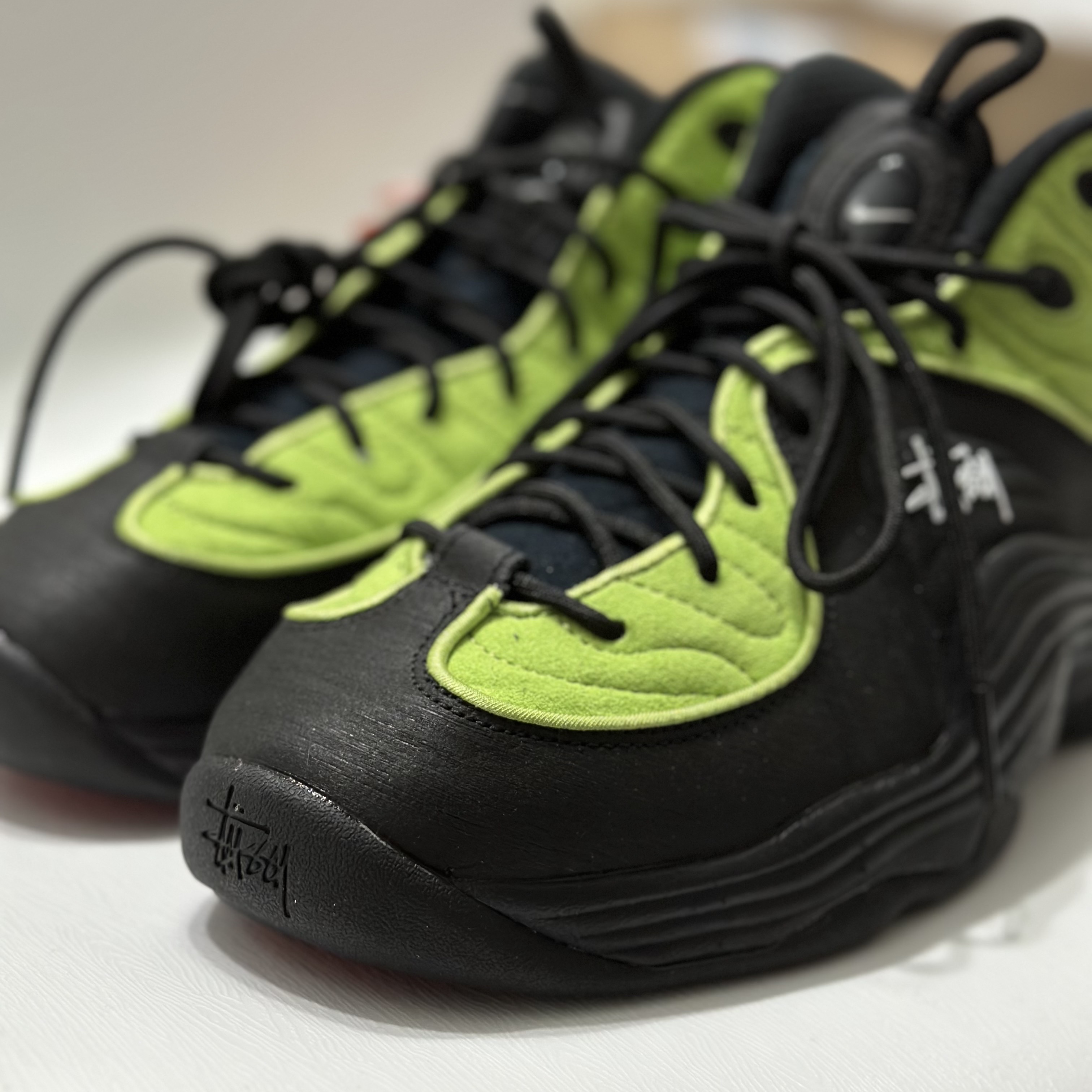 Nike x Stussy Air Penny II Vivid Green and Black 착용 스타일 - 3