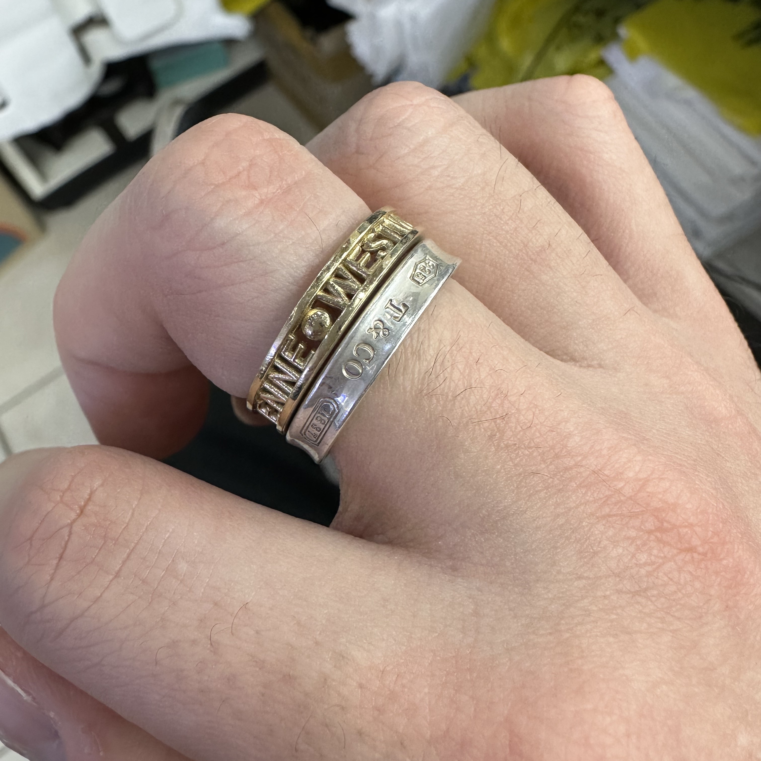 Tiffany & Co. 1837 Ring Narrow Silver 착용 스타일