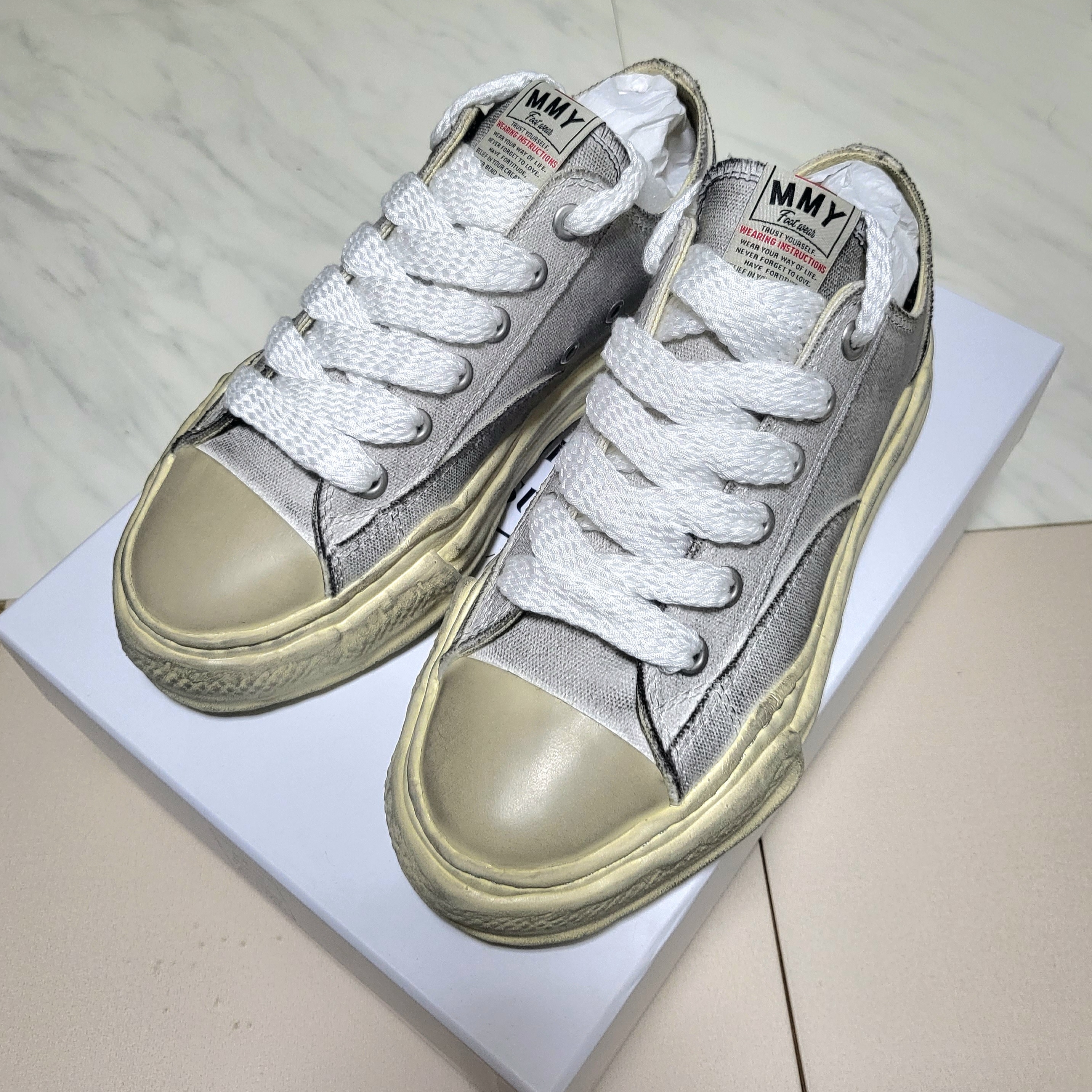 Maison Mihara Yasuhiro Peterson OG Sole DR Canvas Low-top Sneakers White 착용 스타일