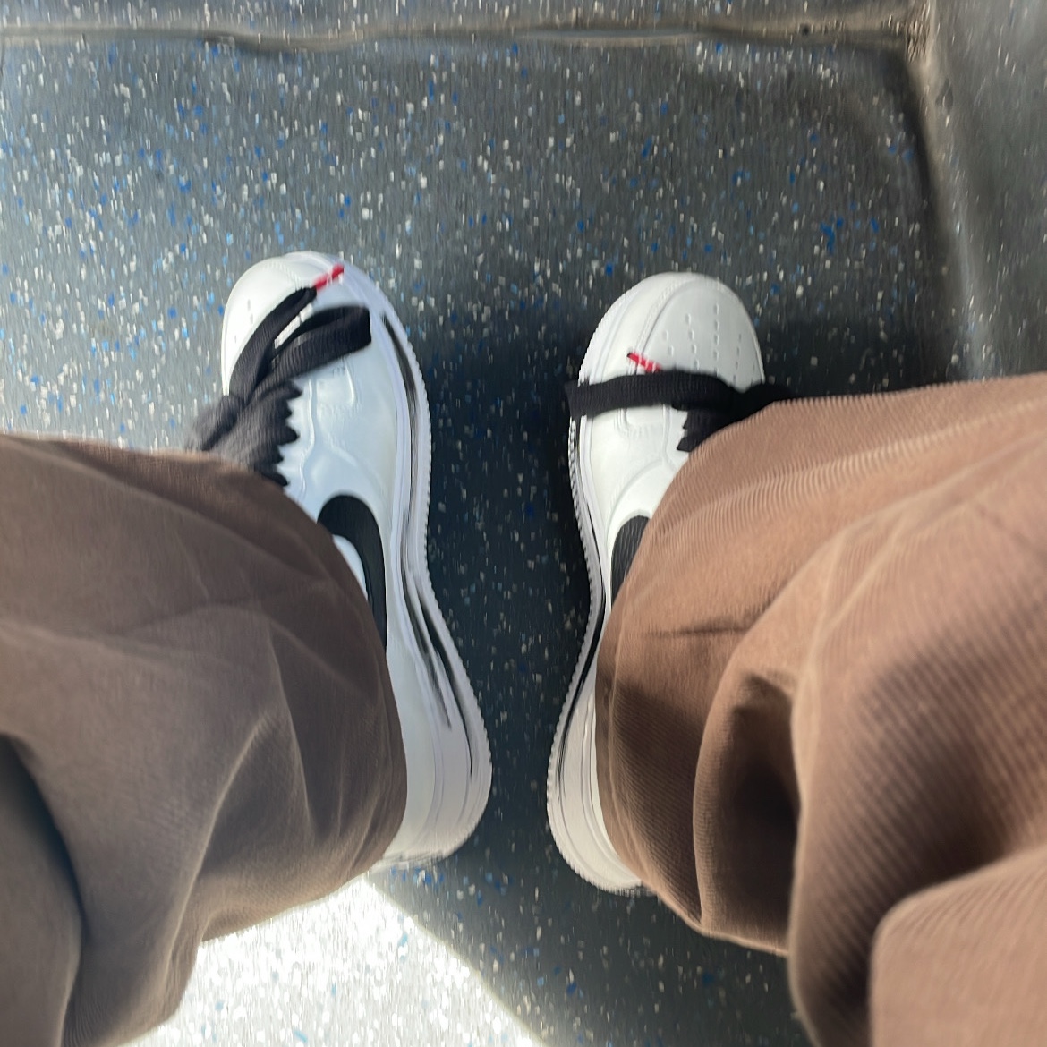 Nike x Peaceminusone Air Force 1 Low Para-Noise 2.0 착용 스타일 - 3