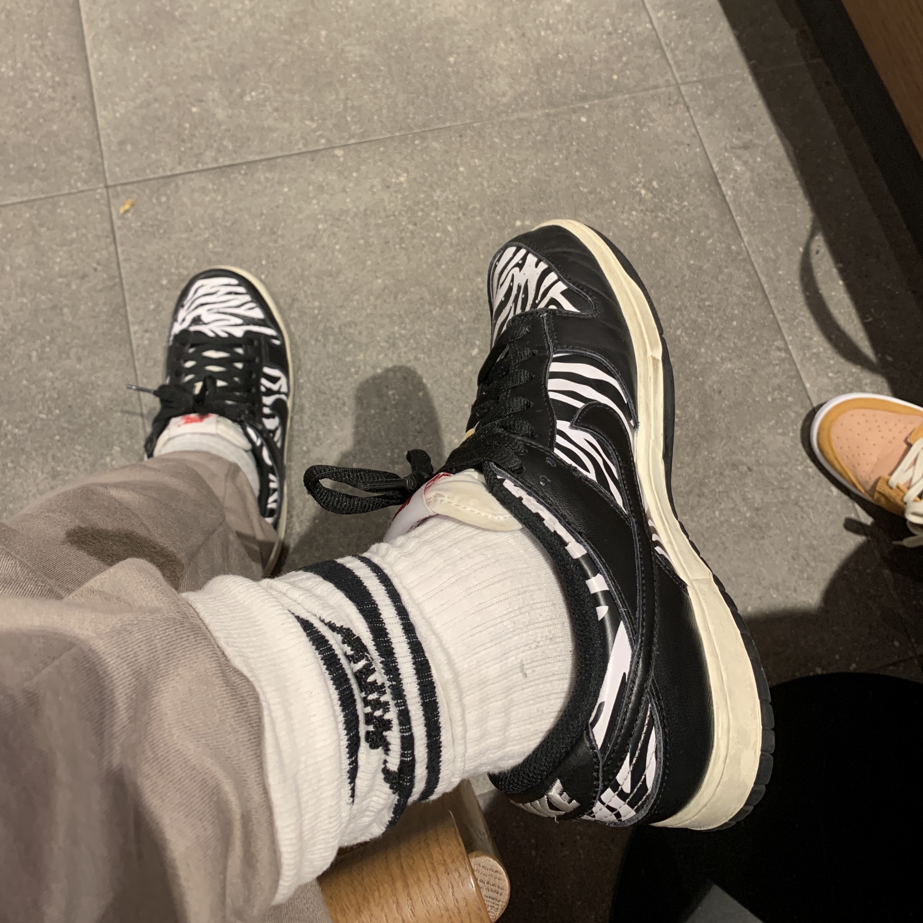 Nike x Quartersnacks SB Dunk Low Zebra Cake, Nike Dunk Low SE Praline Desert Ochre 착용 스타일