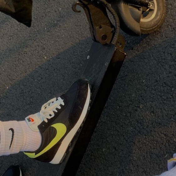 Nike Daybreak SP Black Limelight 착용 스타일