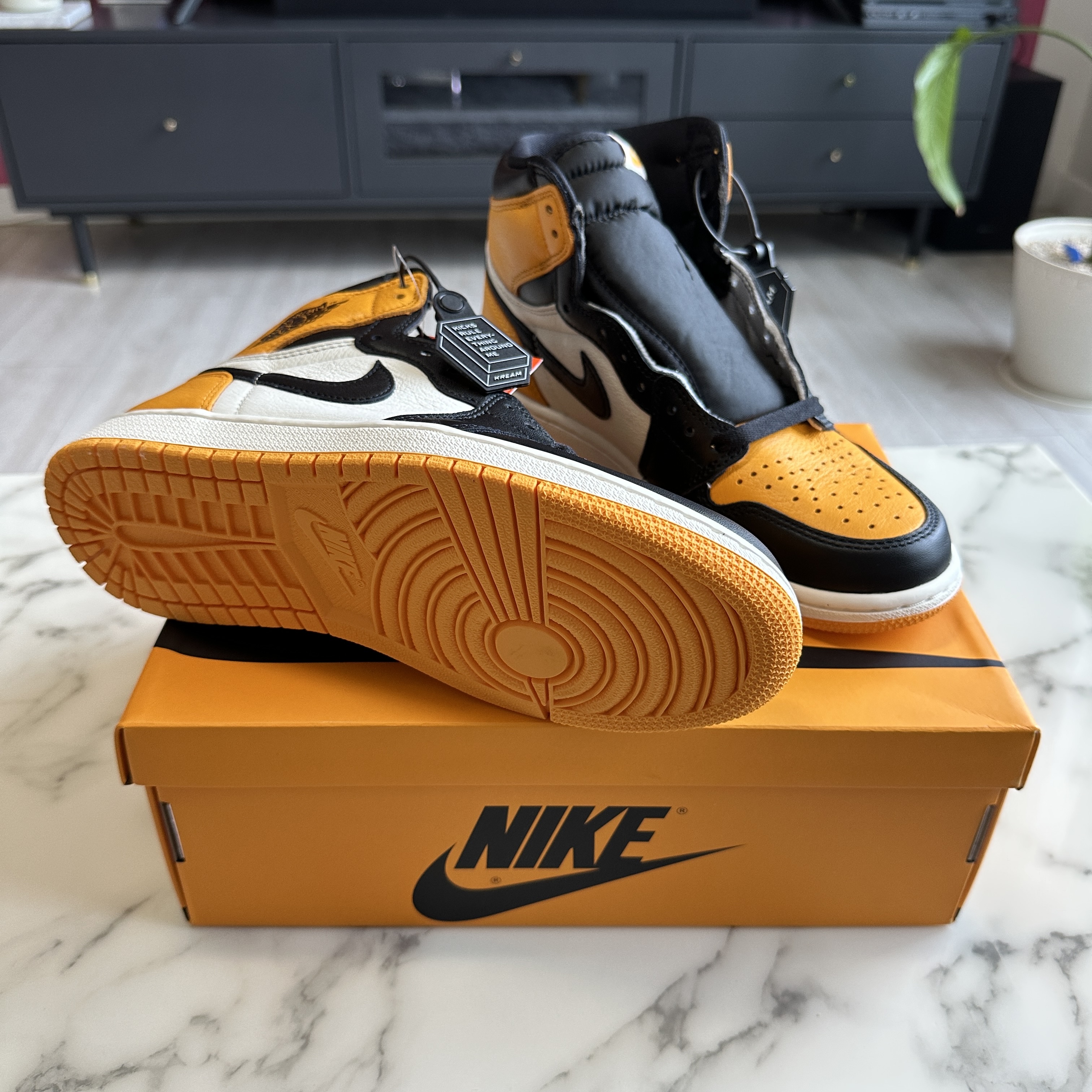 Jordan 1 Retro High OG Taxi 착용 스타일 - 1