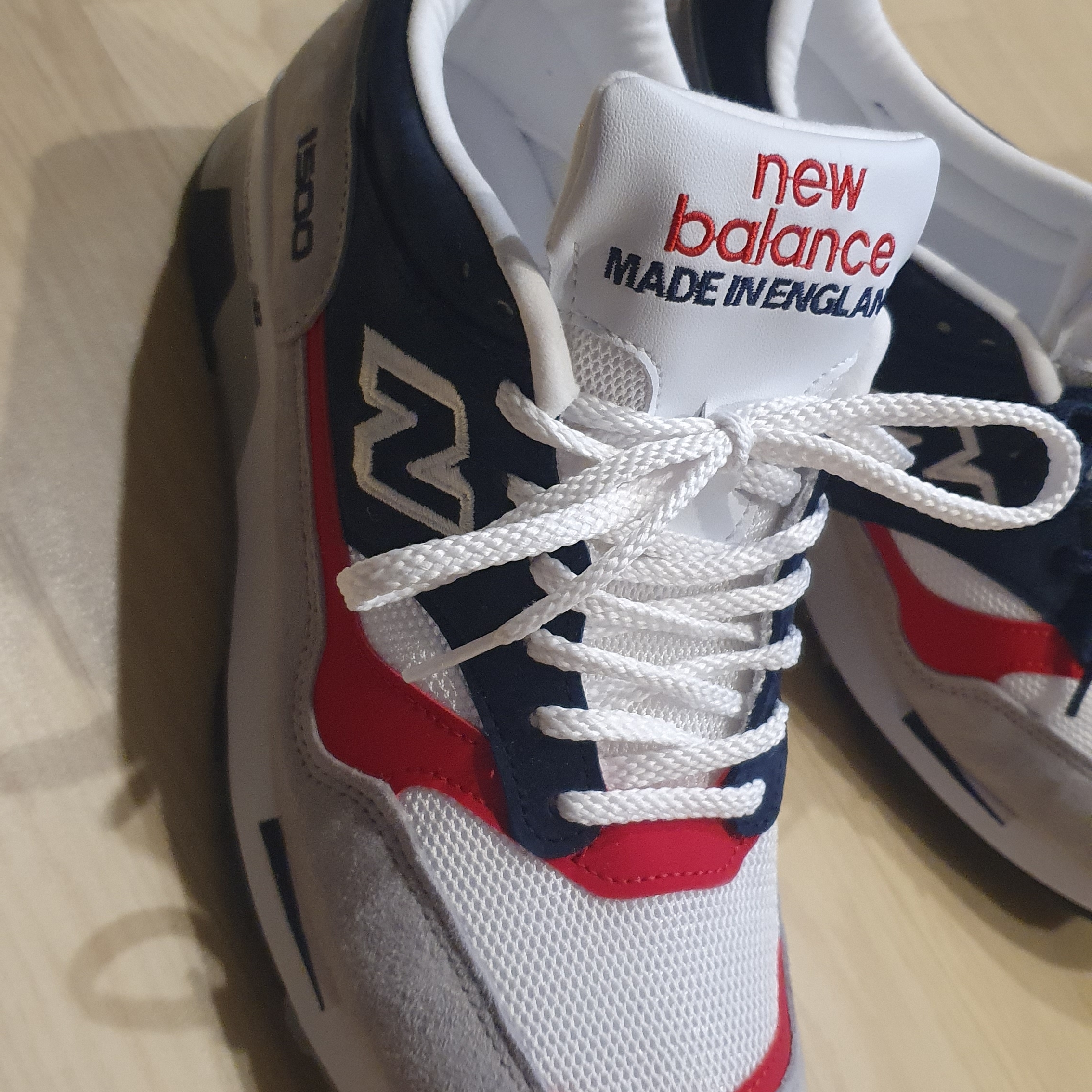 New Balance 1500 Made in UK Grey Navy Red 착용 스타일 - 1