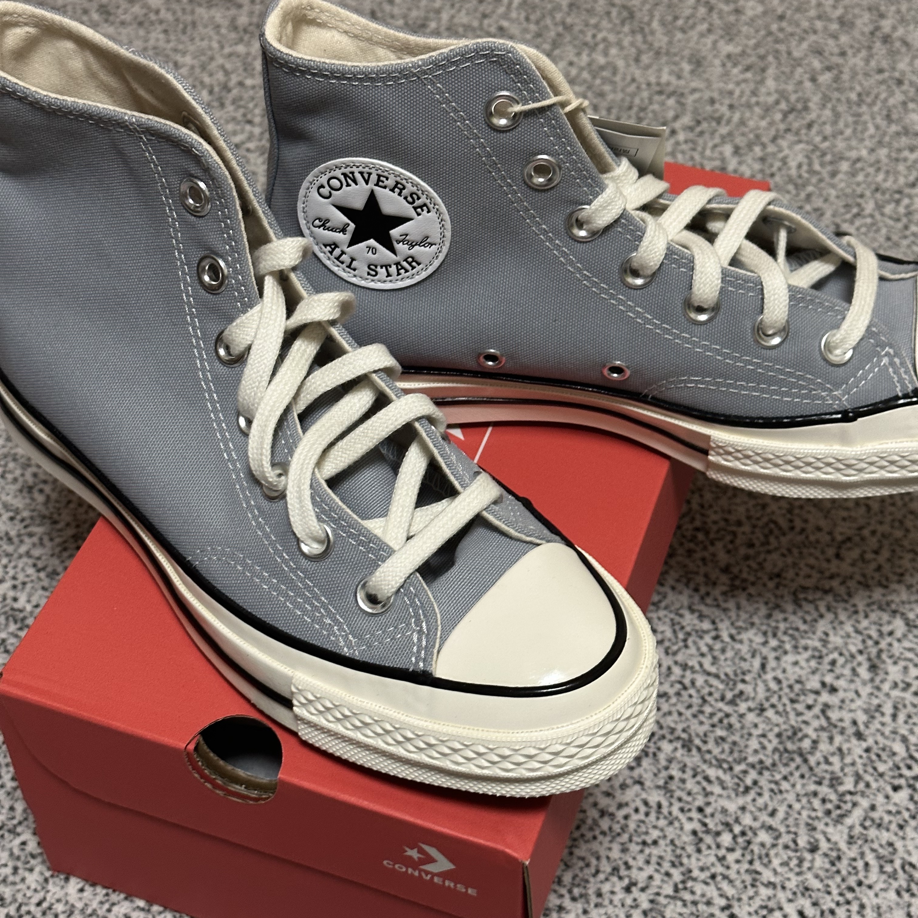 Converse Chuck 70 High Vintage Canvas Wolf Grey 착용 스타일 - 1