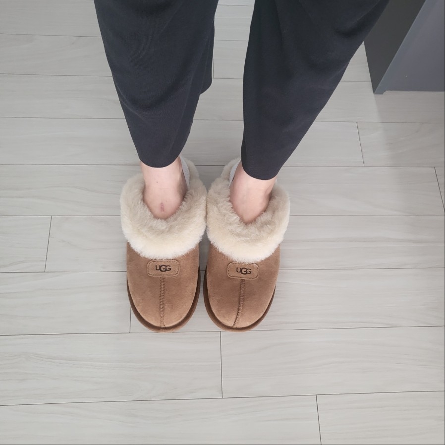 (W) UGG Coquette Slipper Chestnut 착용 스타일