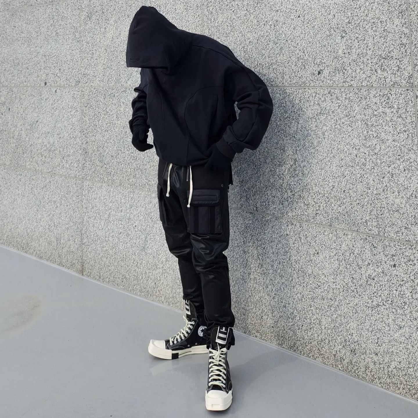 Converse x Drkshdw Turbodrk Chuck 70 Hi Black Lacquered Denim, Grailz Geometry Hoodie Black 착용 스타일 - 3