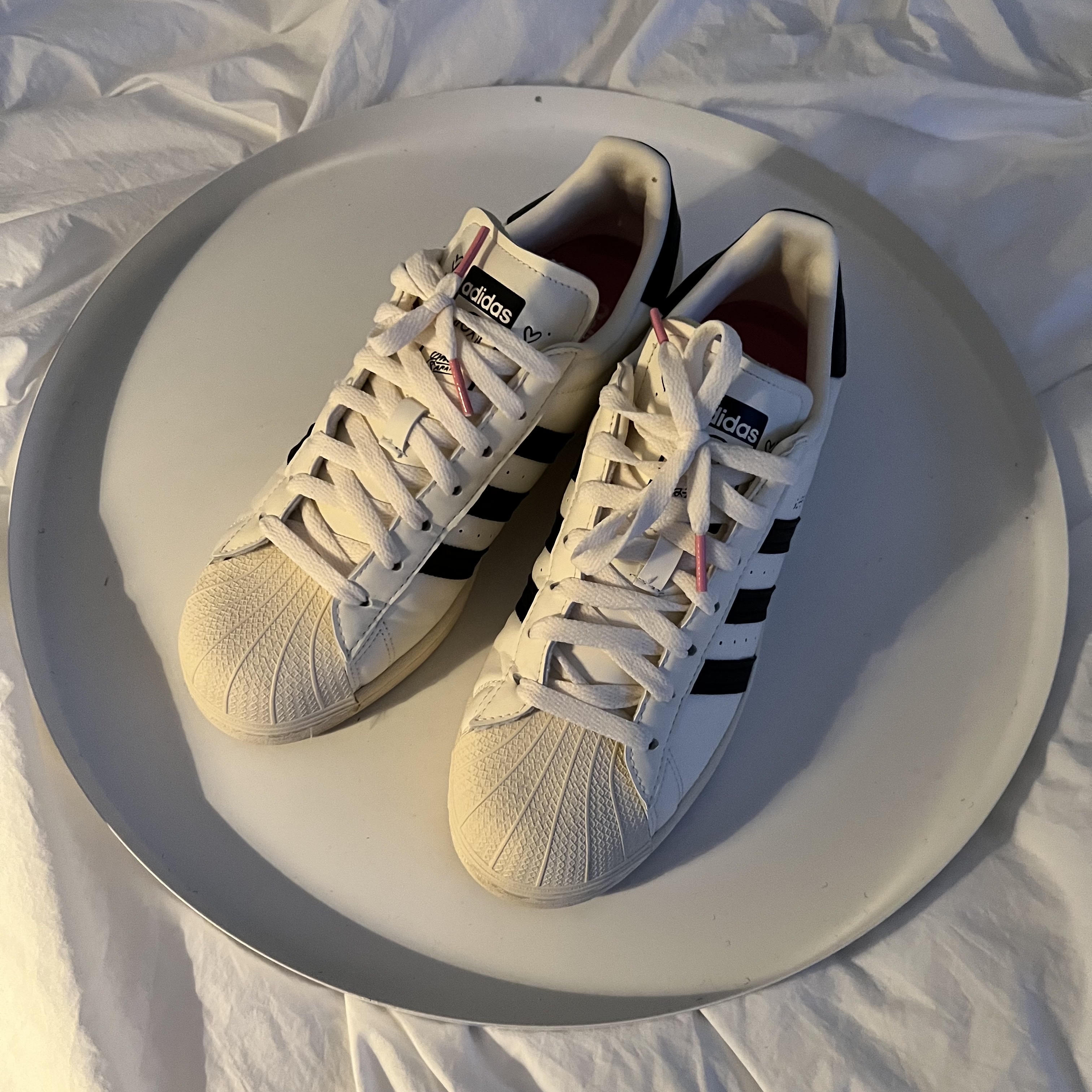 Adidas x Andre Saraiva Superstar Cream White Core Black 착용 스타일