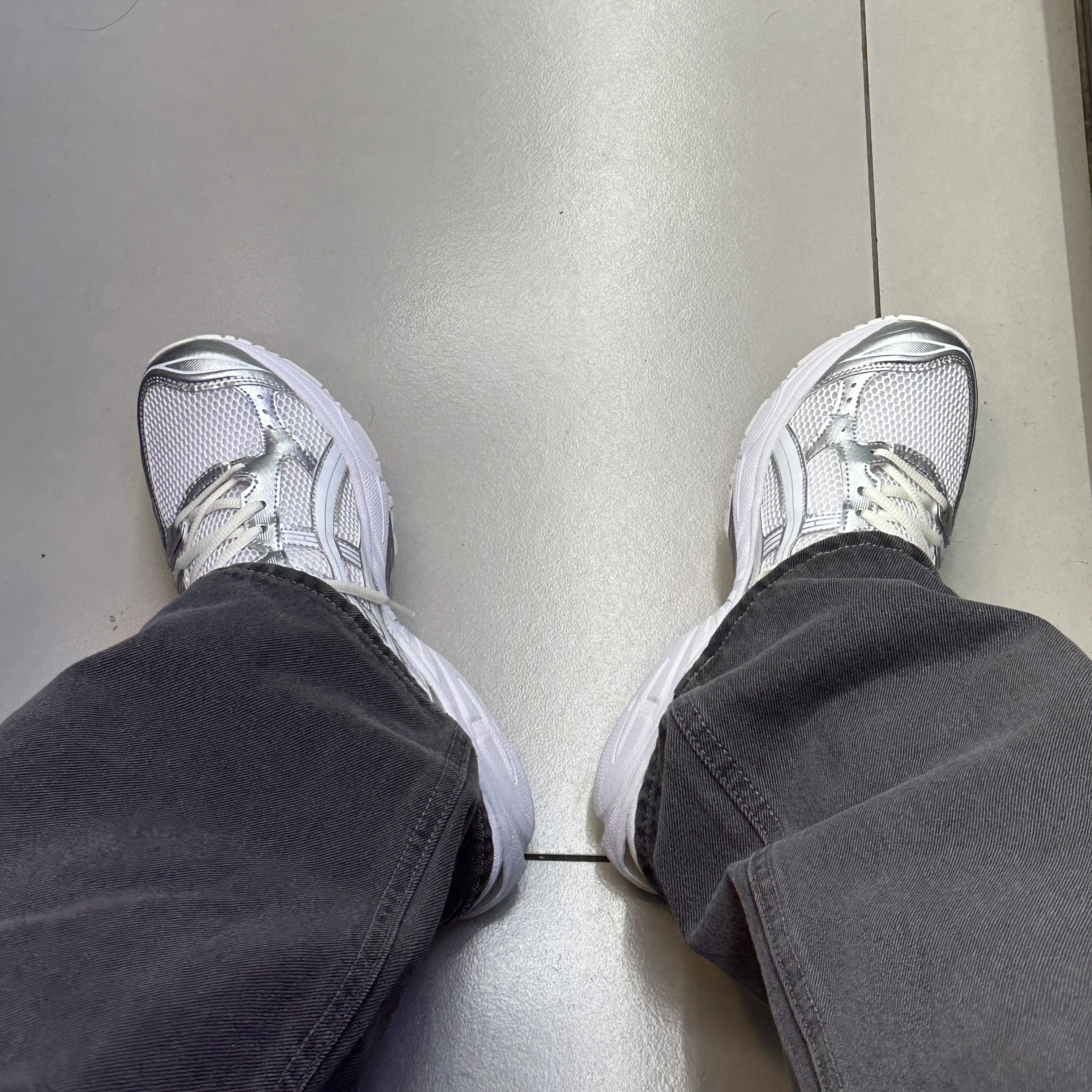Asics x JJJJound Gel-Kayano 14 Silver White 착용 스타일
