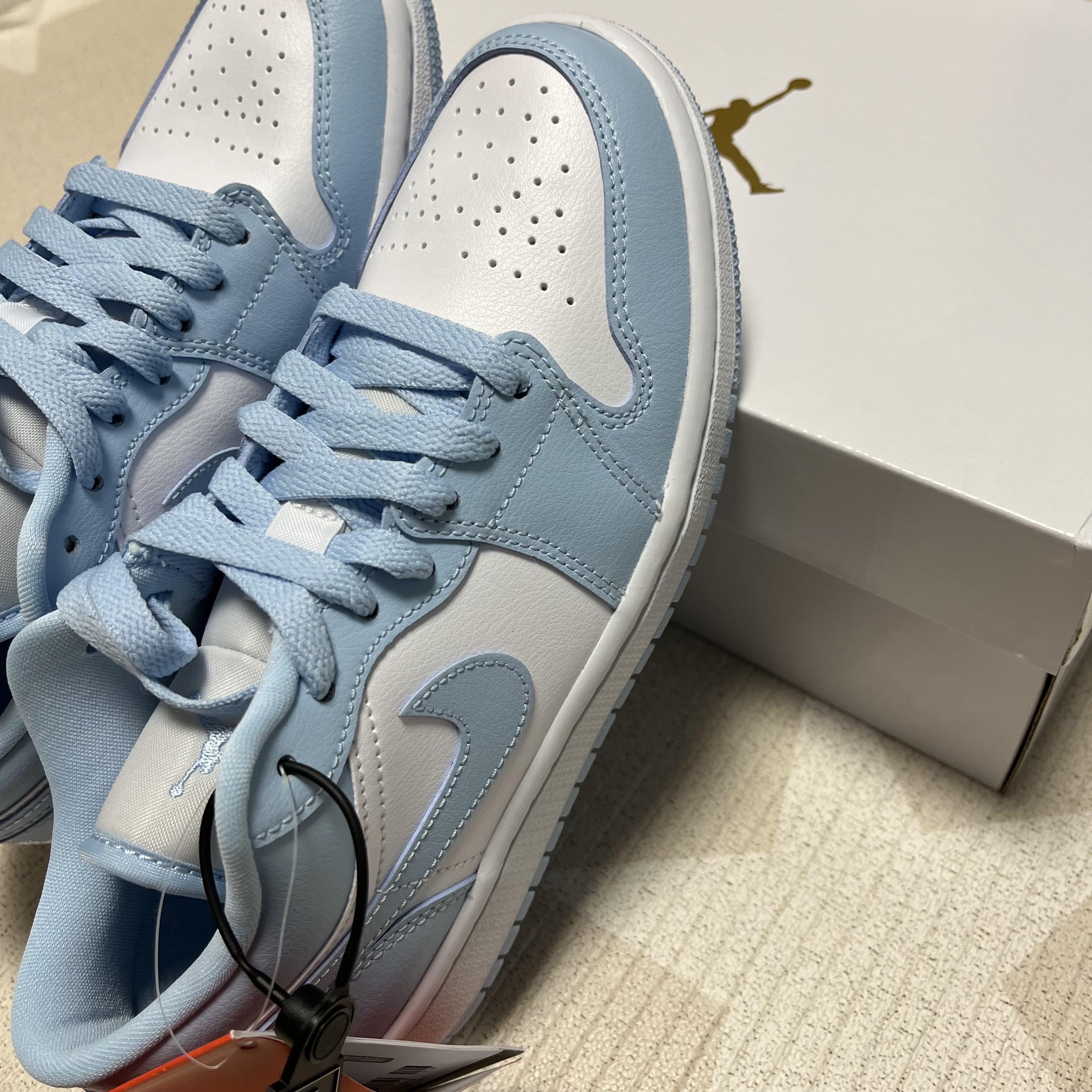 (W) Jordan 1 Low White Ice Blue 착용 스타일
