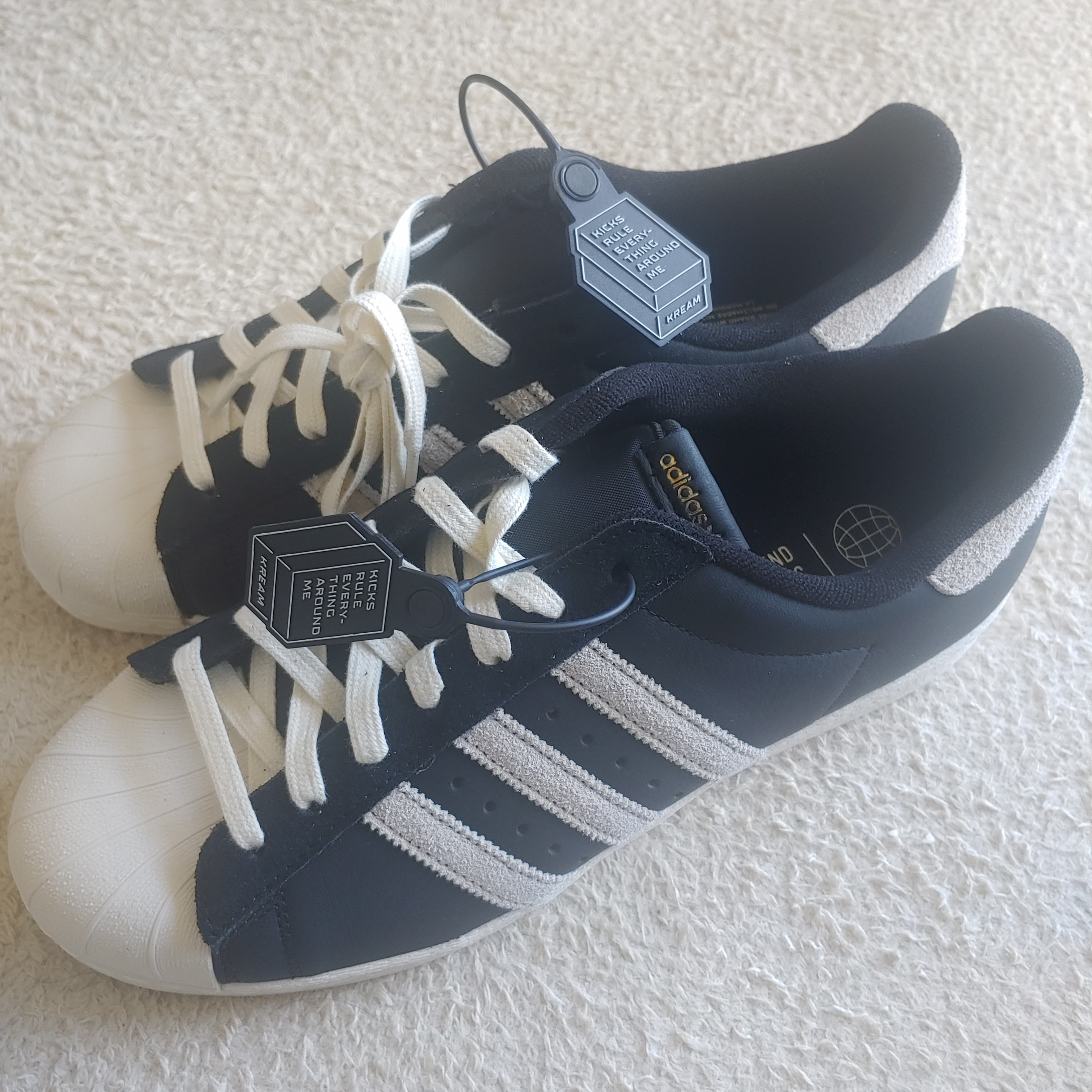 Adidas Superstar 82 Black White 착용 스타일