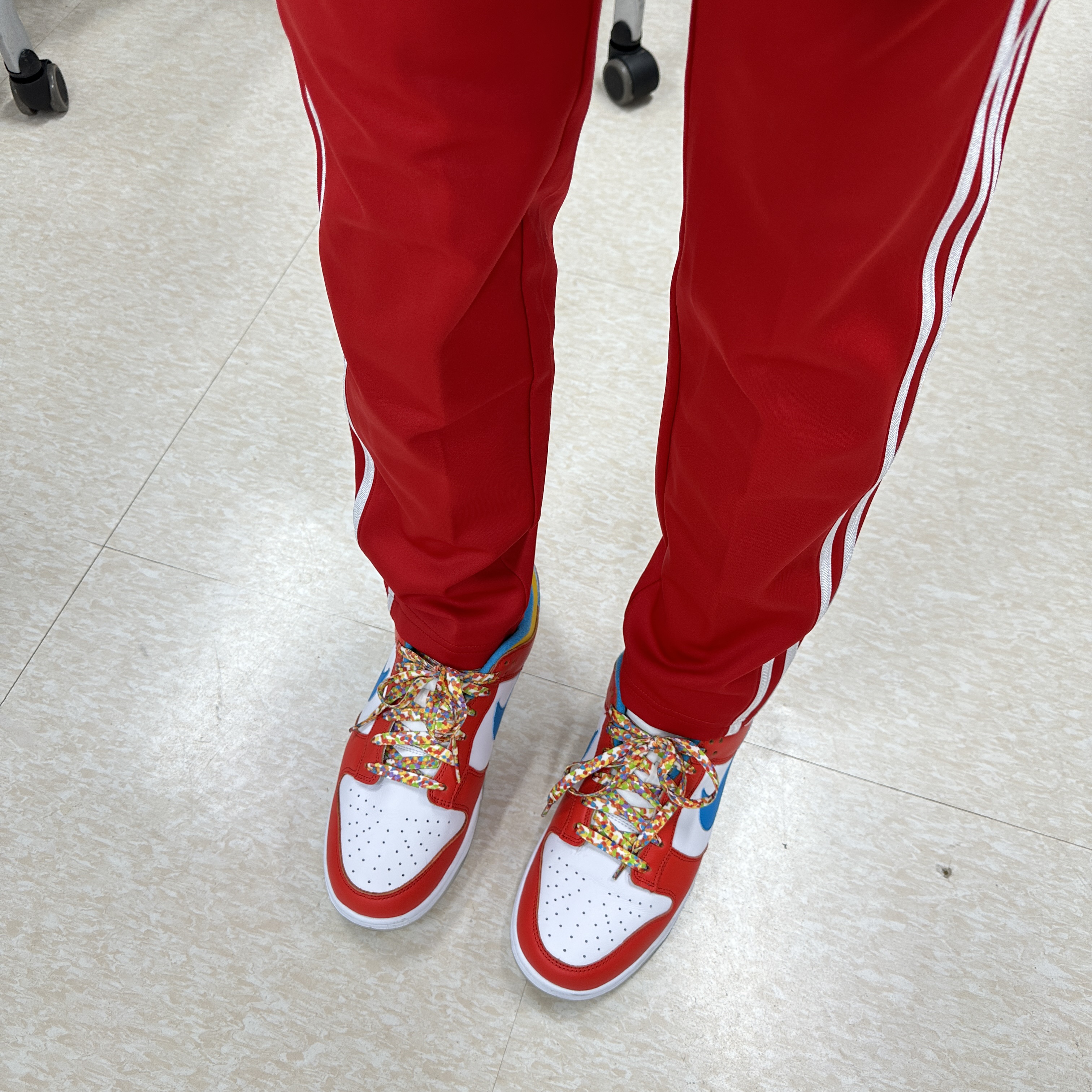 Nike x LeBron James x Fruity Pebbles Dunk Low QS Habanero Red 착용 스타일 - 1