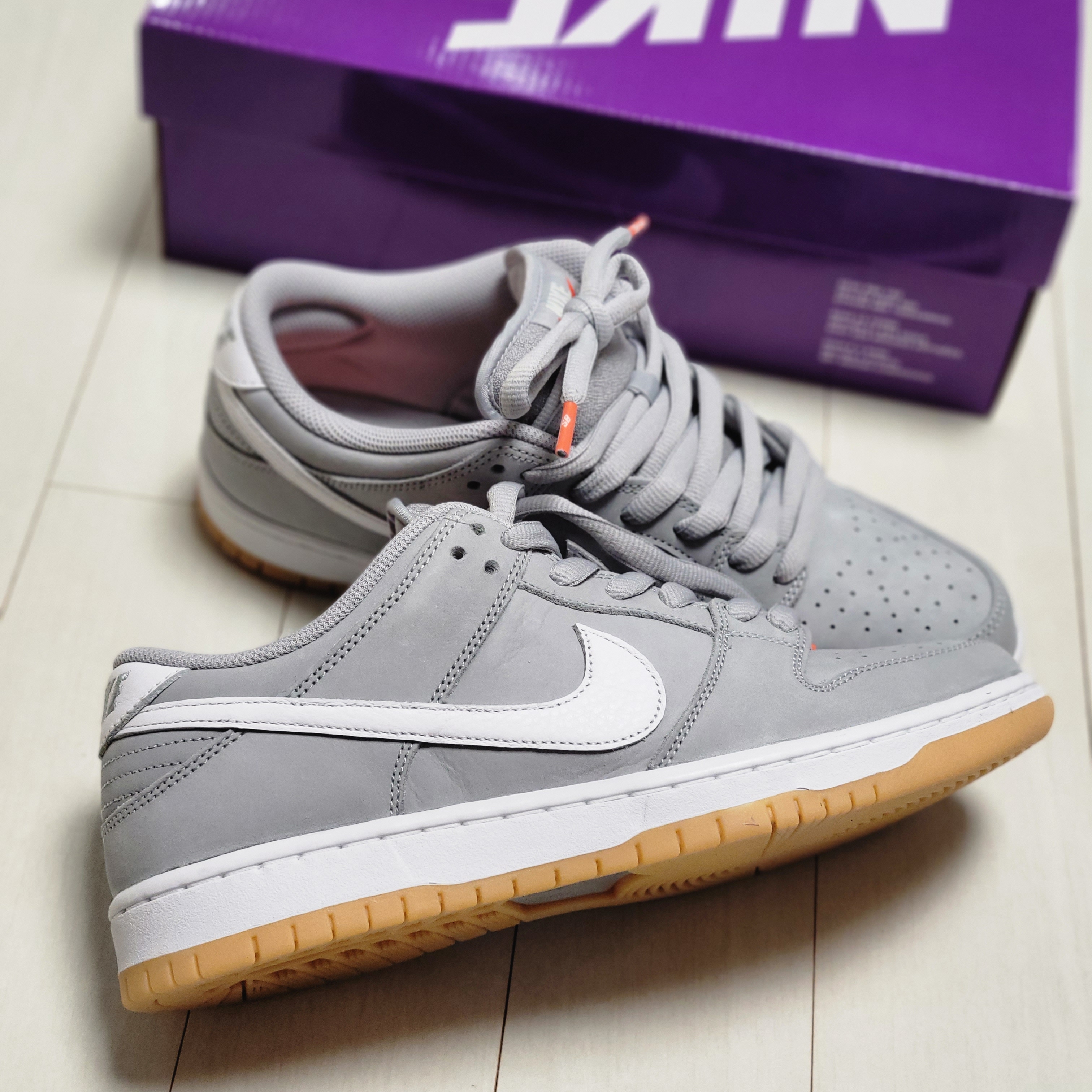 Nike Dunk Low Pro SB Wolf Grey White 착용 스타일 - 3