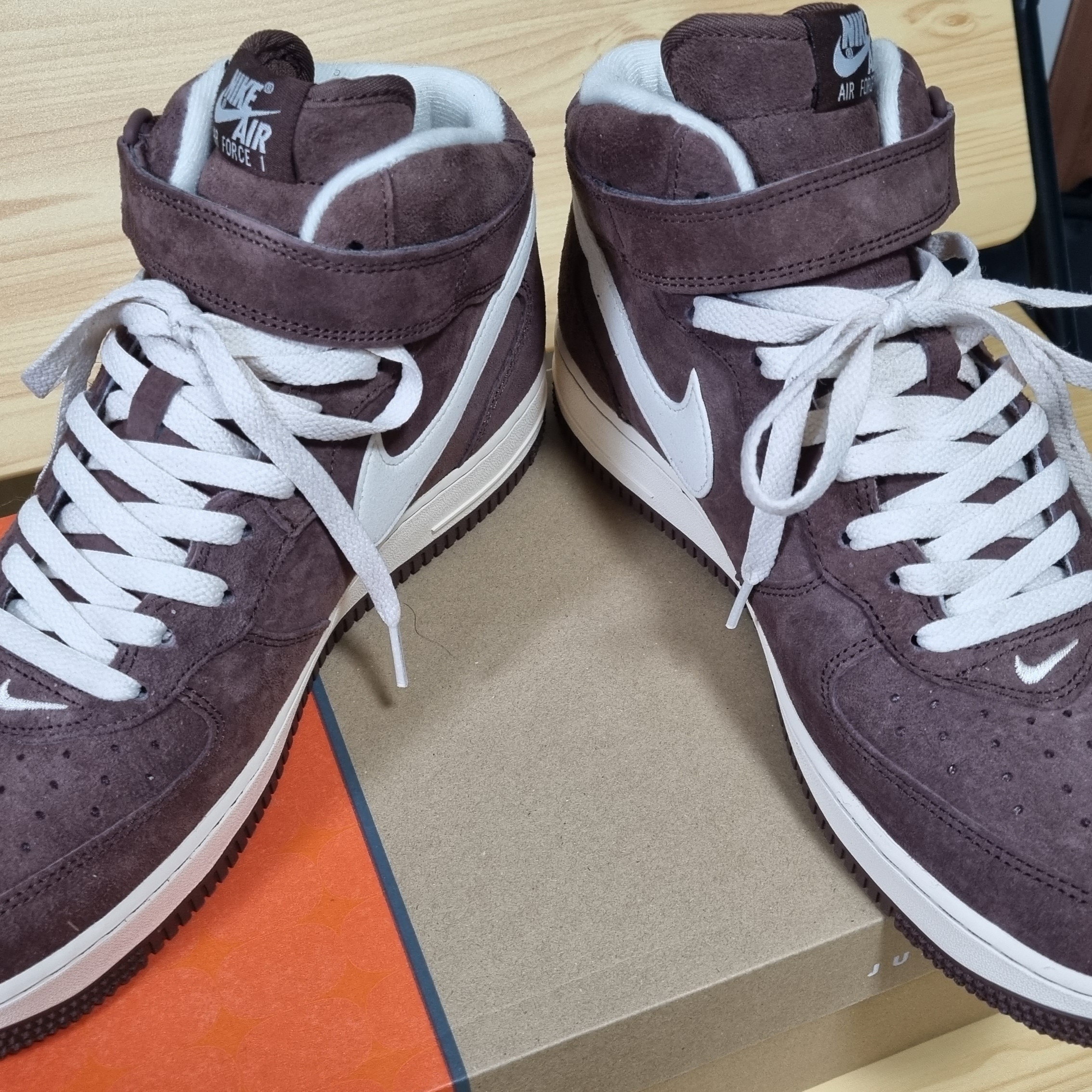 Nike Air Force 1 Mid '07 QS Chocolate 착용 스타일