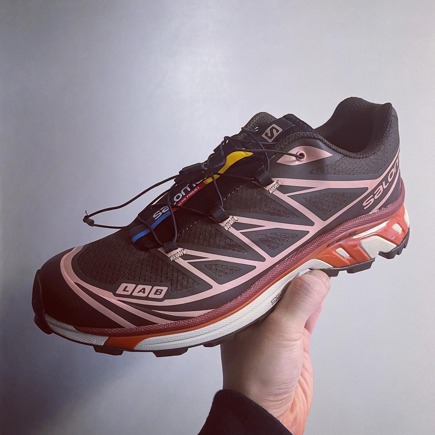 Salomon XT-6 Delicioso Chocolate Fondant 착용 스타일