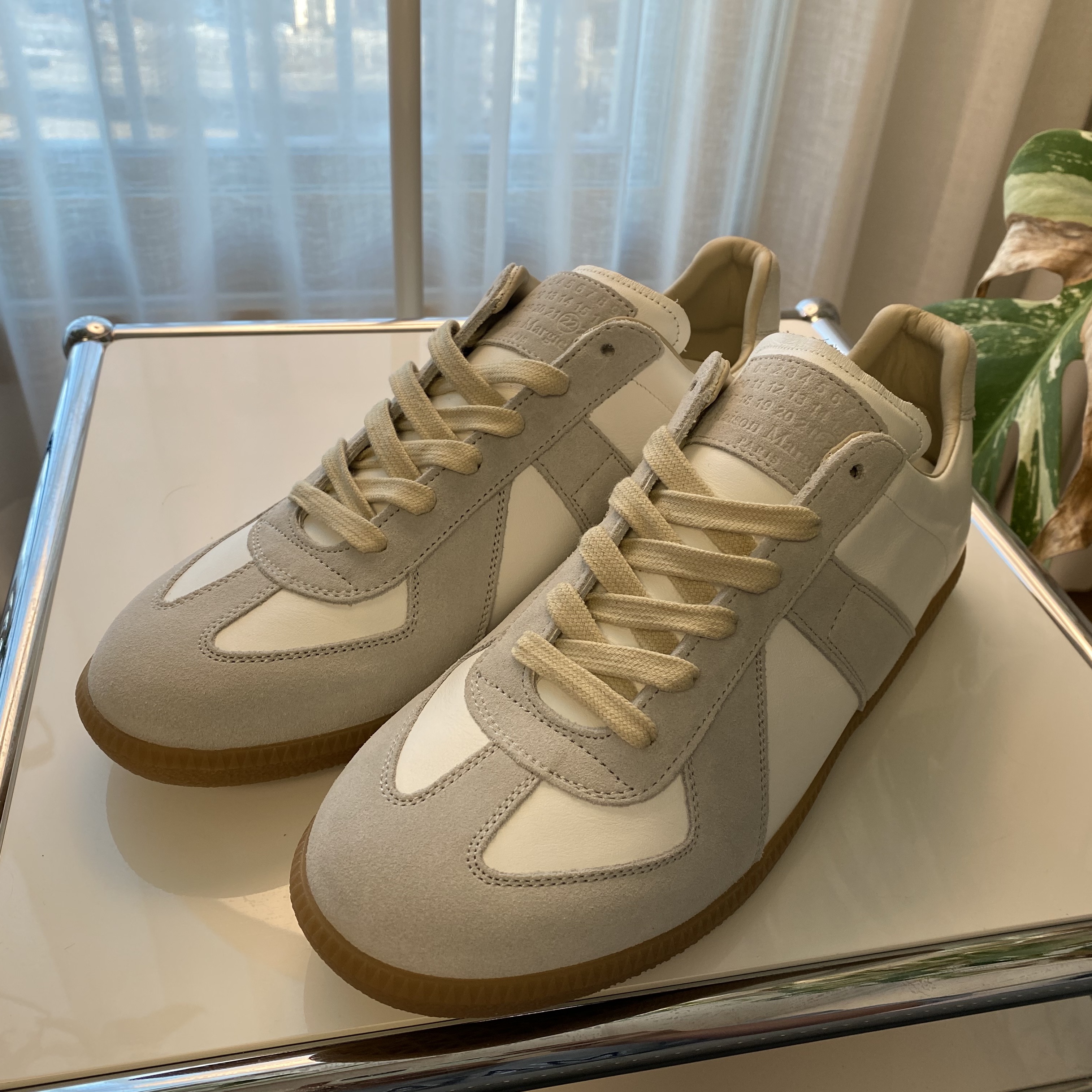 Maison Margiela Calfskin Replica Sneakers 착용 스타일