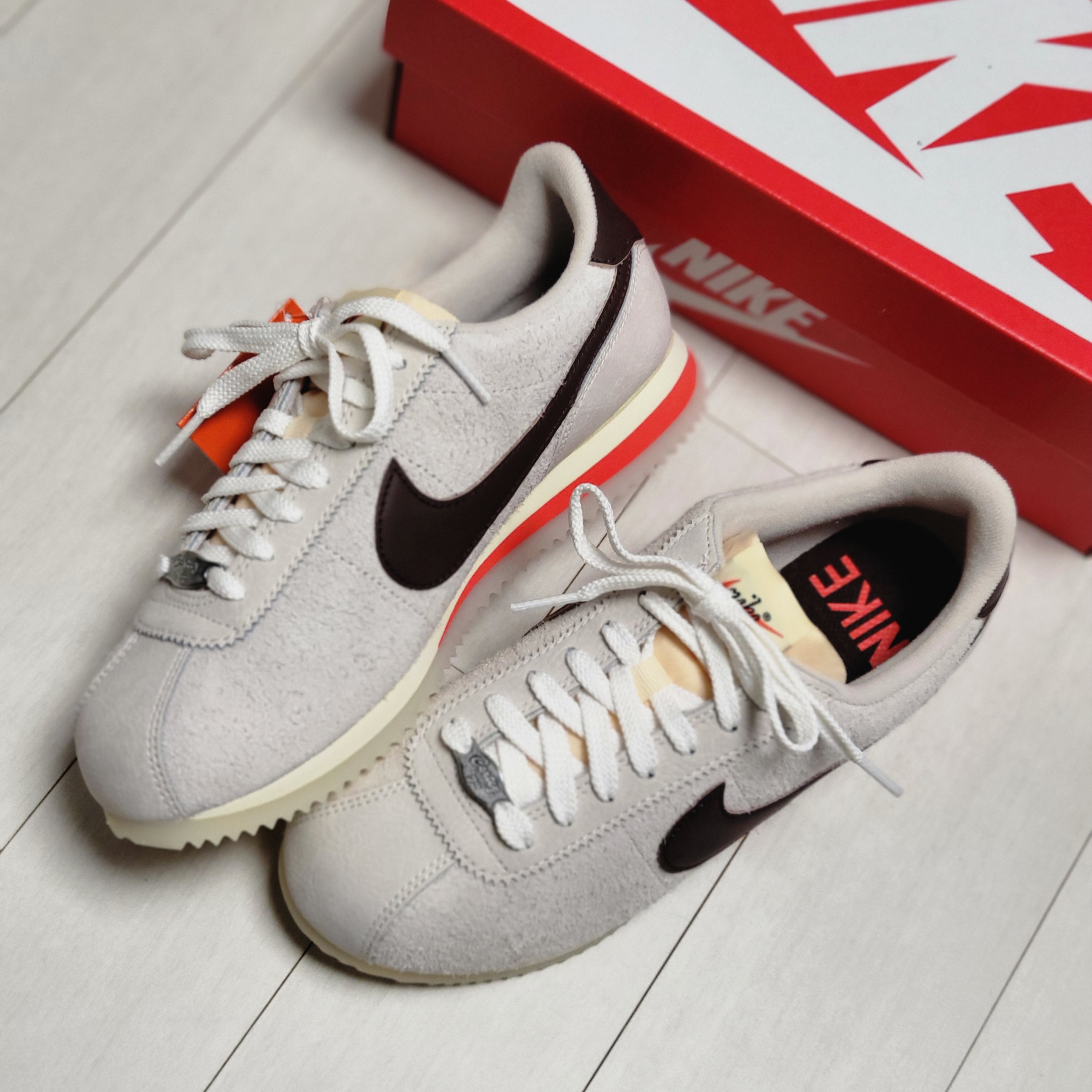 (W) Nike Cortez 23 Orewood Brown and Earth 착용 스타일 - 1