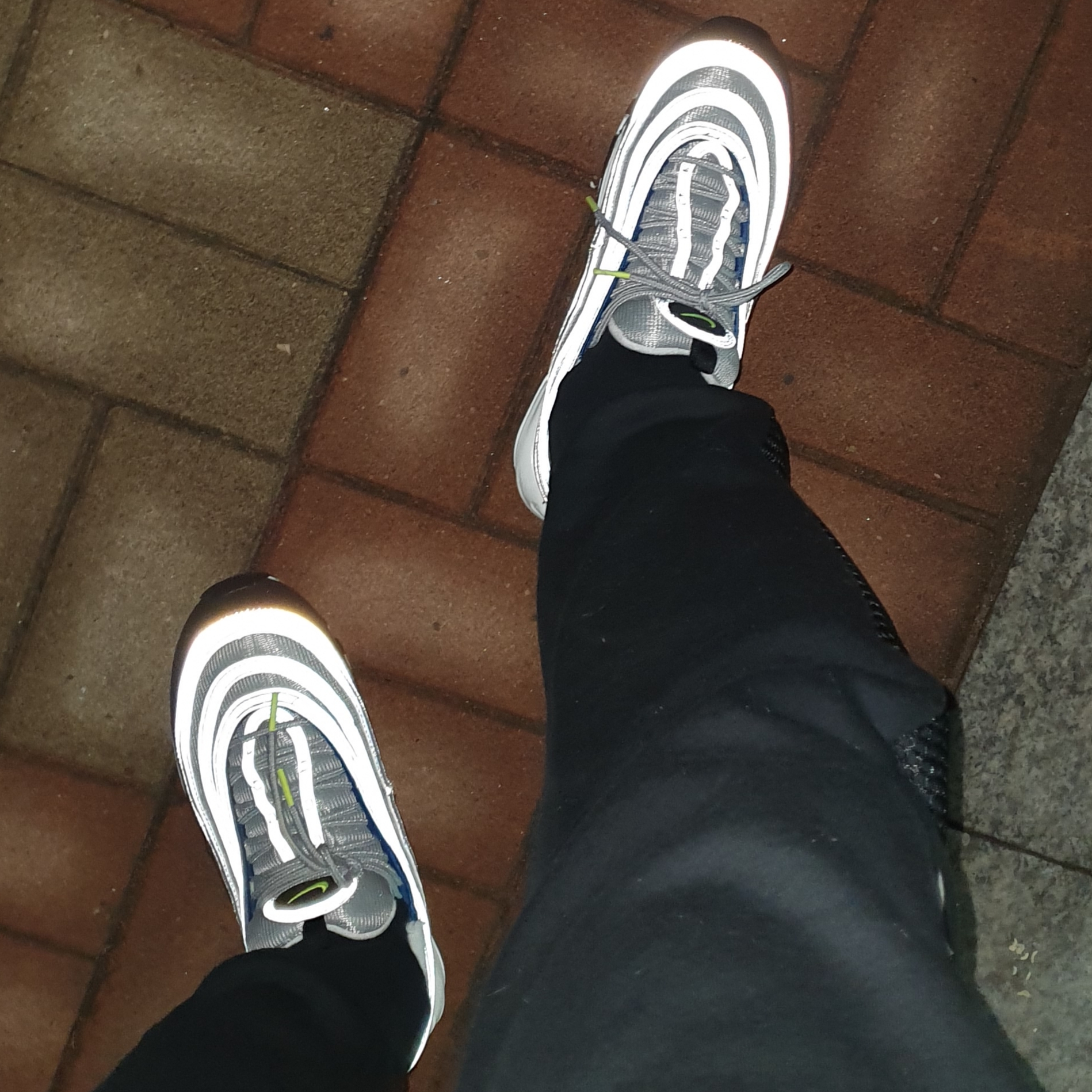 Nike Air Max 97 OG Atlantic Blue and Voltage Yellow 착용 스타일 - 2