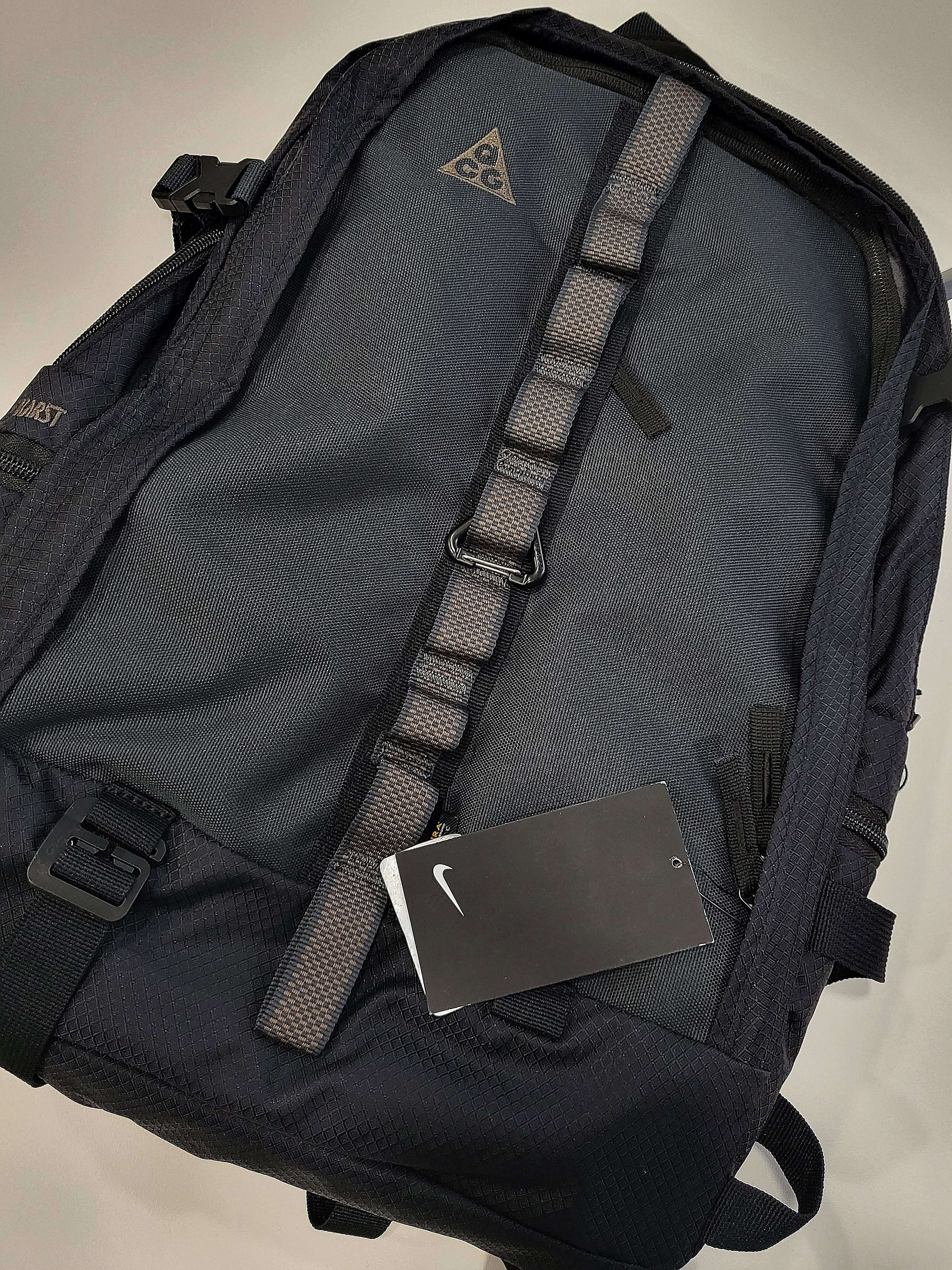 Nike ACG Karst Backpack Black Dark Smoke Grey 착용 스타일