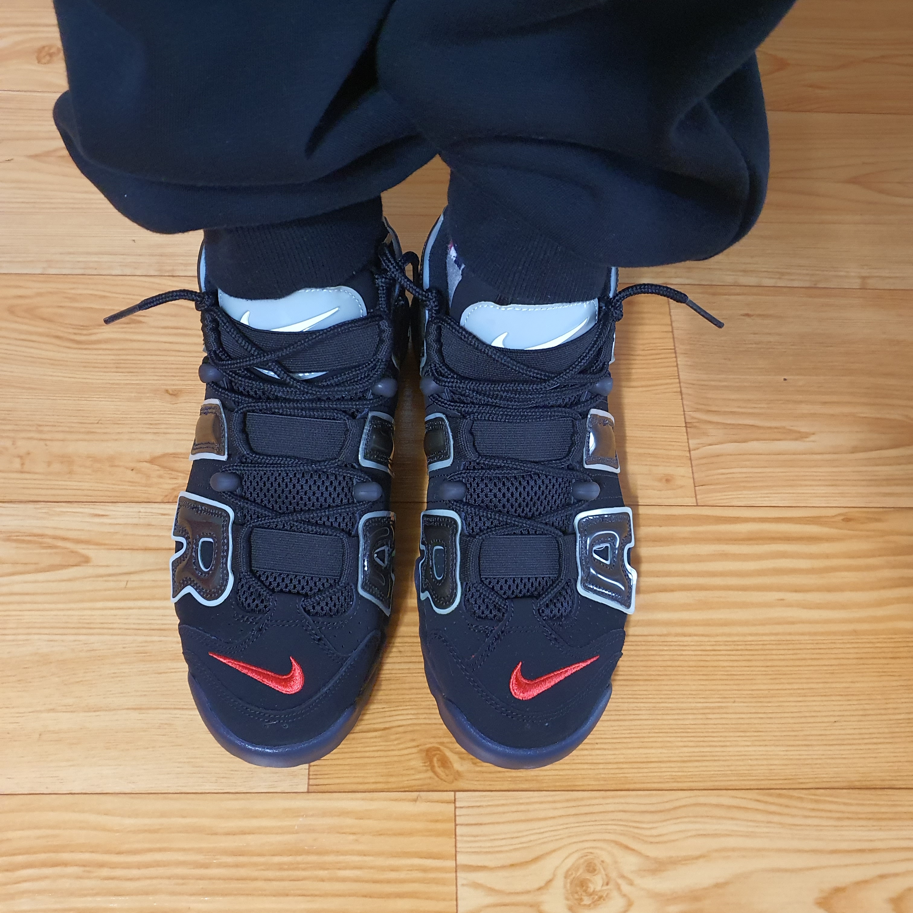 Nike Air More Uptempo 96 Maximum Volume 착용 스타일 - 2