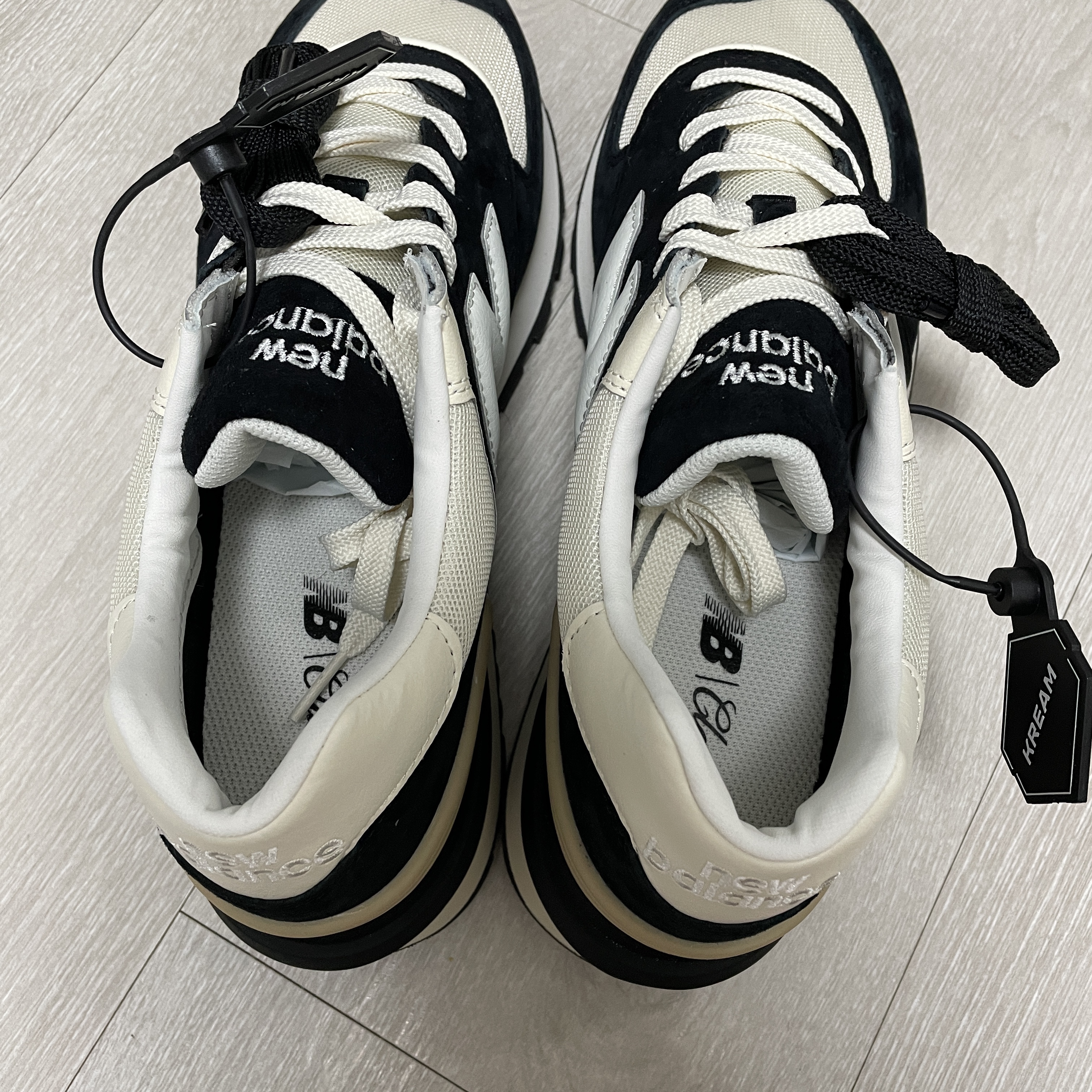 New Balance 574 Legacy Black Angora 착용 스타일