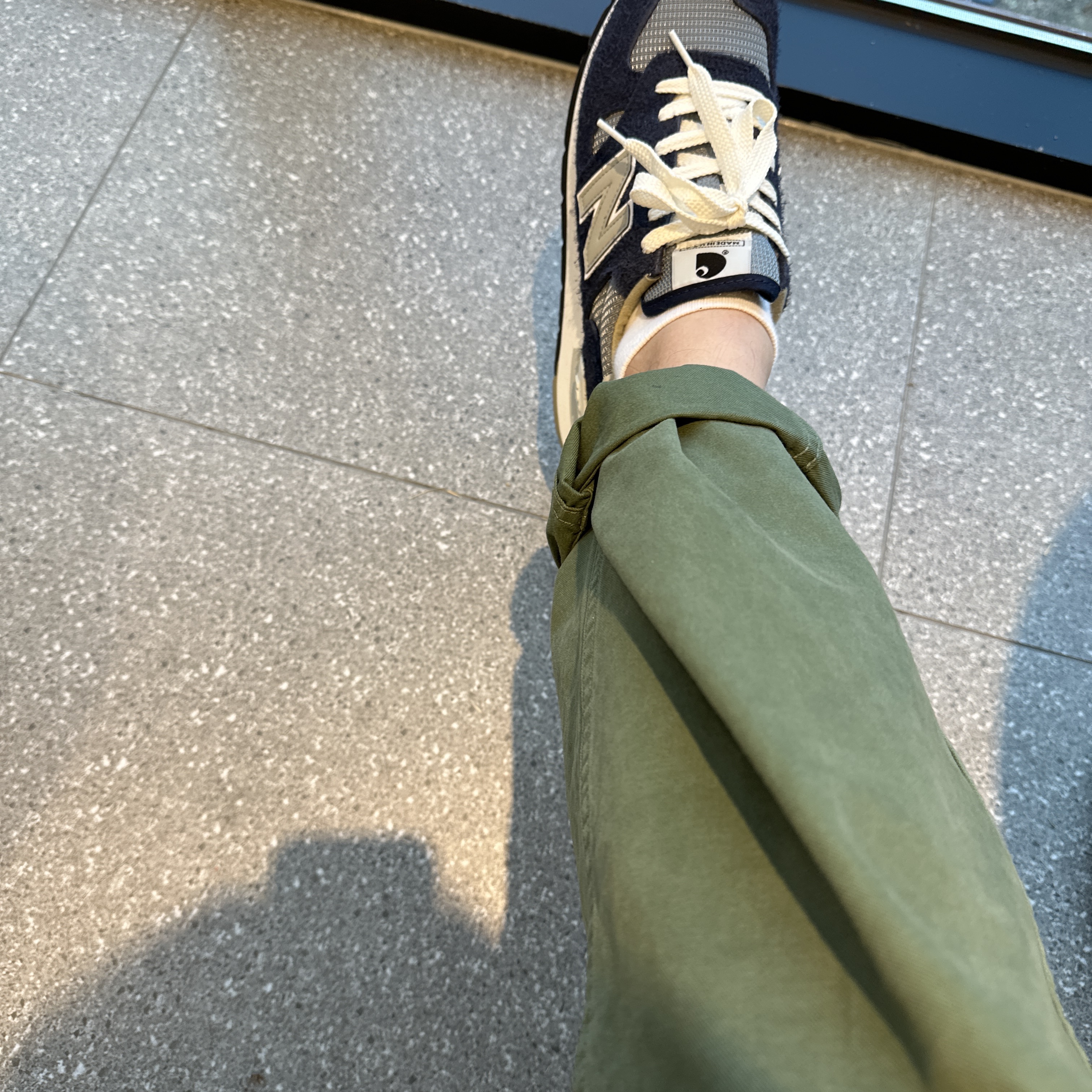 New Balance x Carhartt WIP 990v1 Made in USA Sculpture Center 착용 스타일 - 2