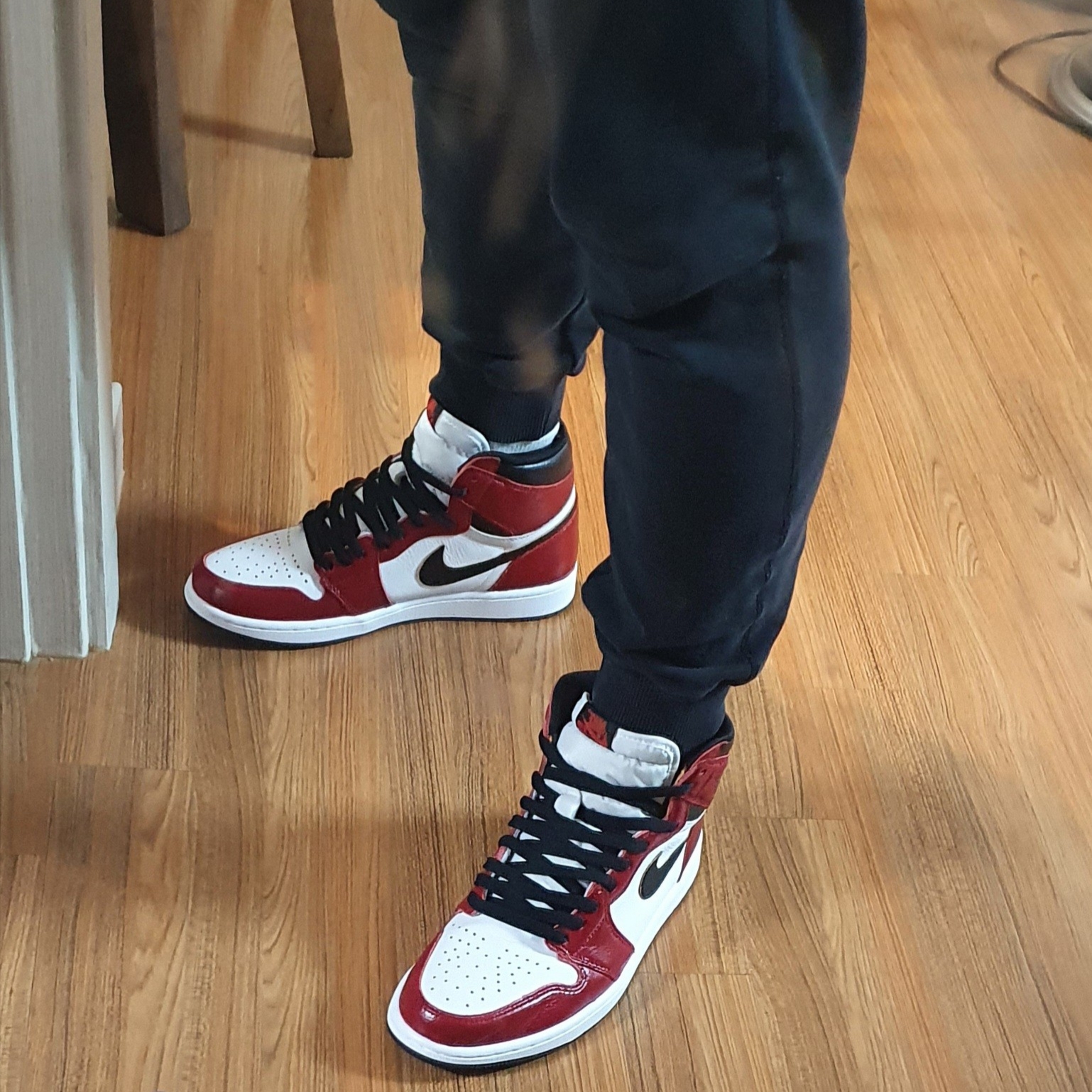 Jordan 1 Retro High OG Light Fusion Red 착용 스타일 - 5