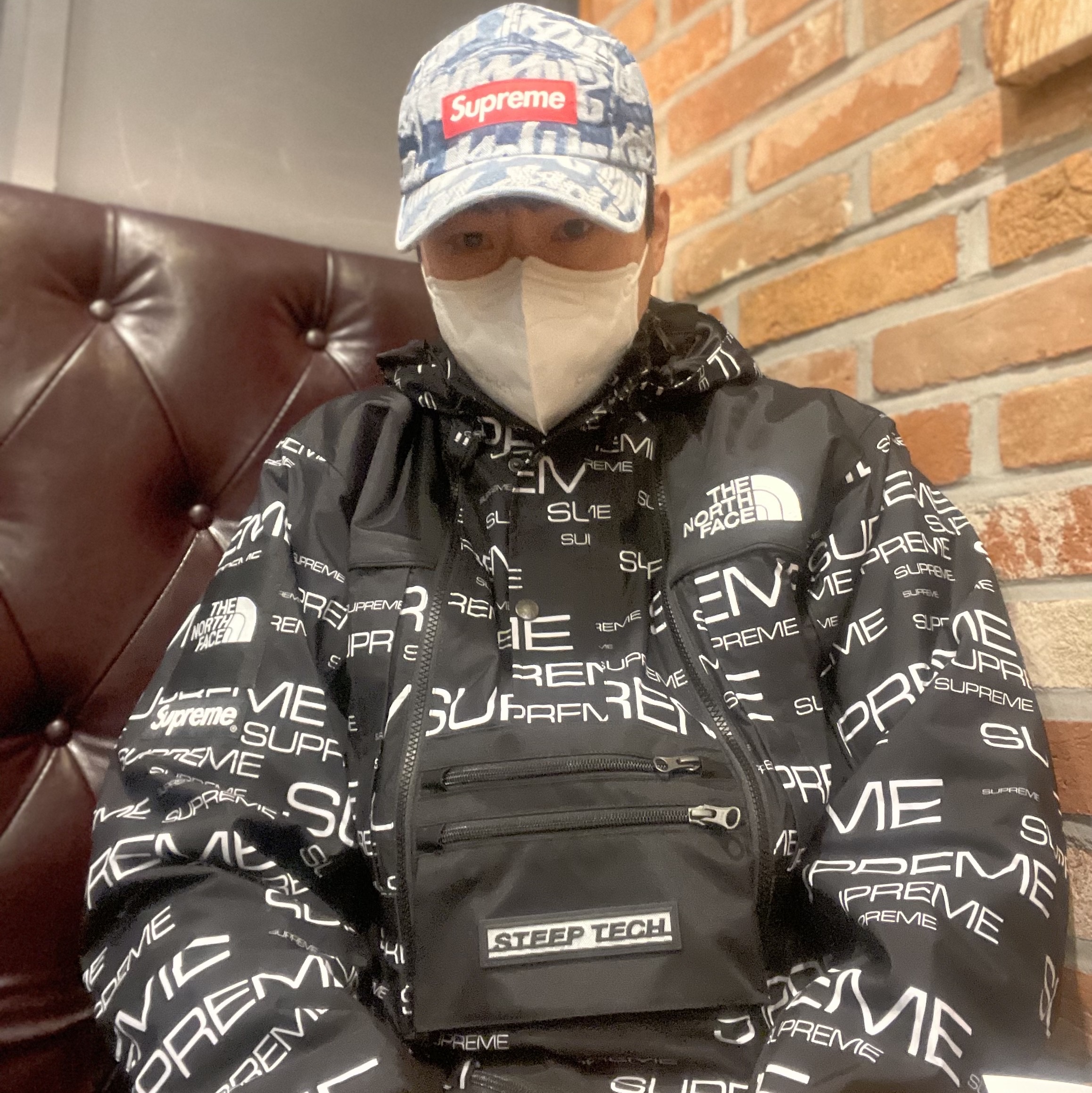 Supreme Fat Tip Jacquard Denim Camp Cap Blue - 22SS, Supreme x The North Face Steep Tech Apogee Jacket Black - 21FW 착용 스타일 - 2