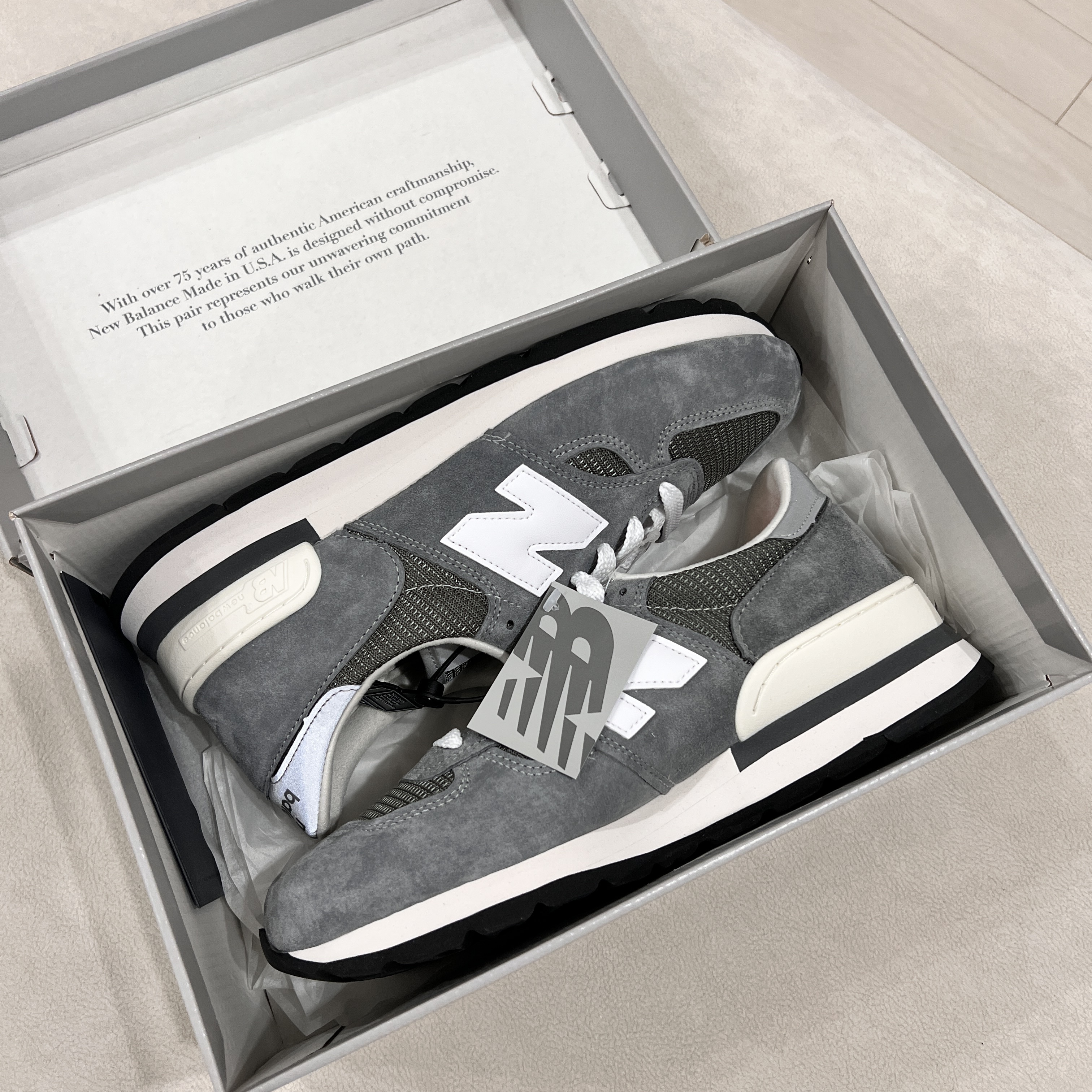 New Balance 990v1 Made in USA Grey White 착용 스타일 - 2
