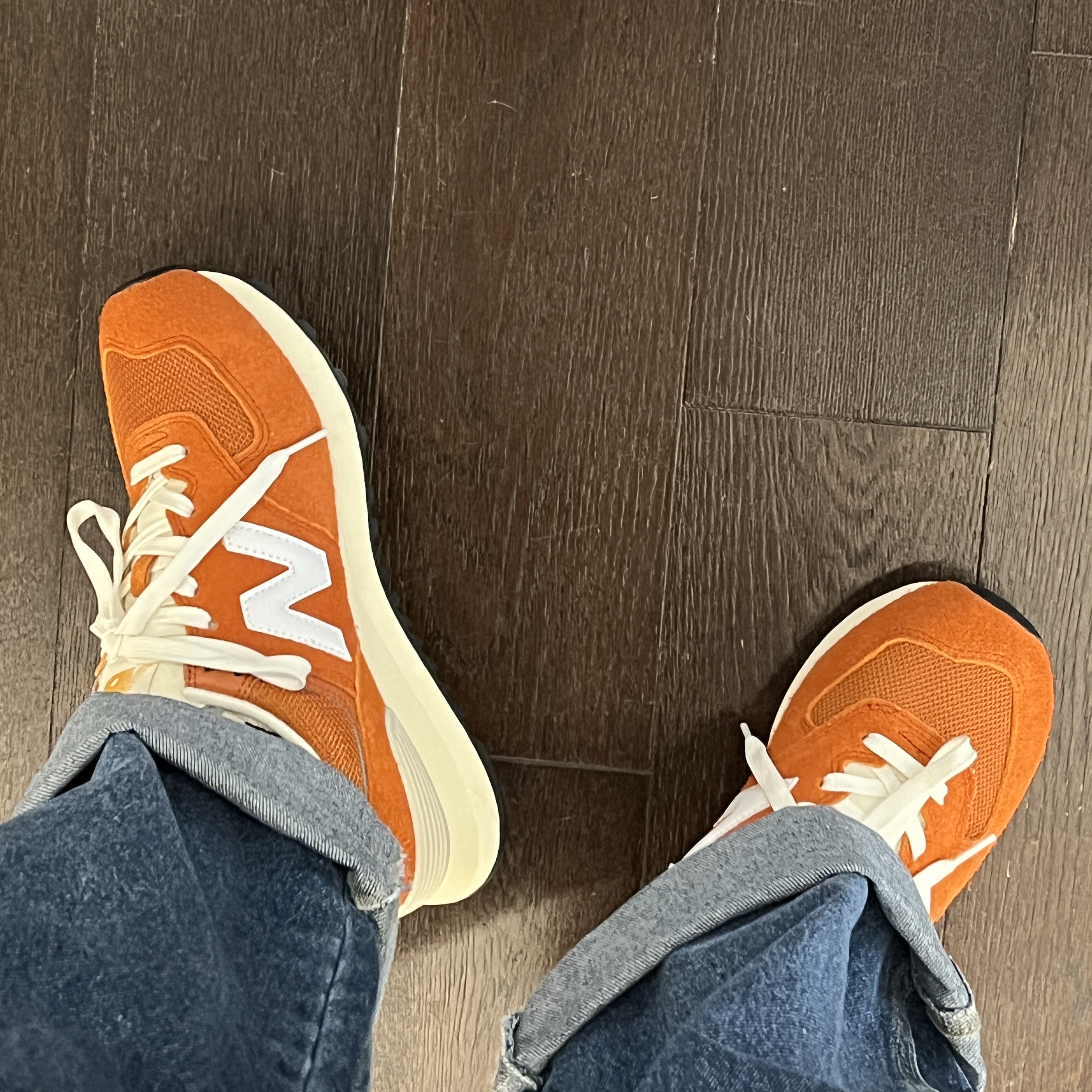 New Balance 574 Heritage Orange Burst White 착용 스타일