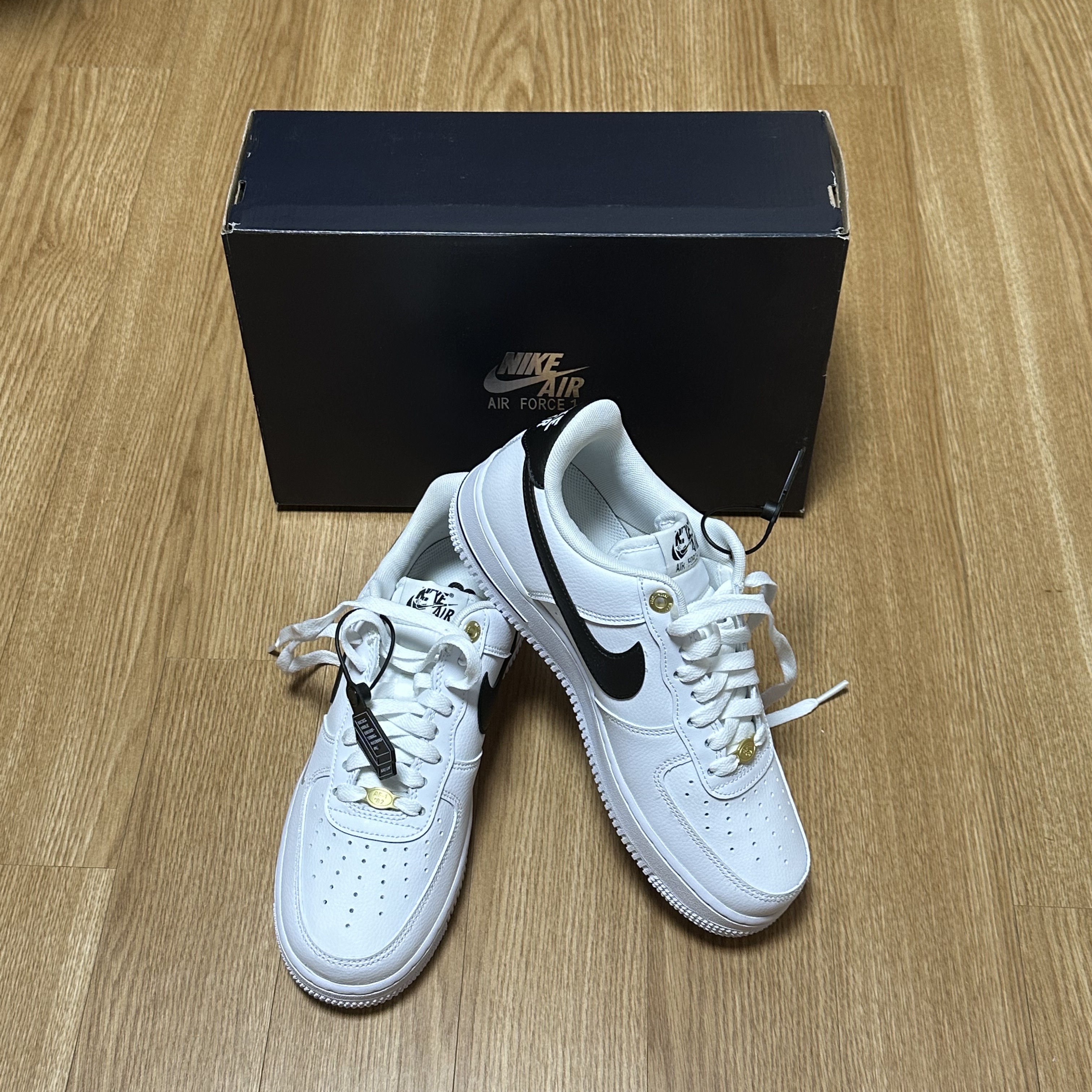 Nike Air Force 1 '07 LV8 40th Anniversary Join Forces White Black 착용 스타일