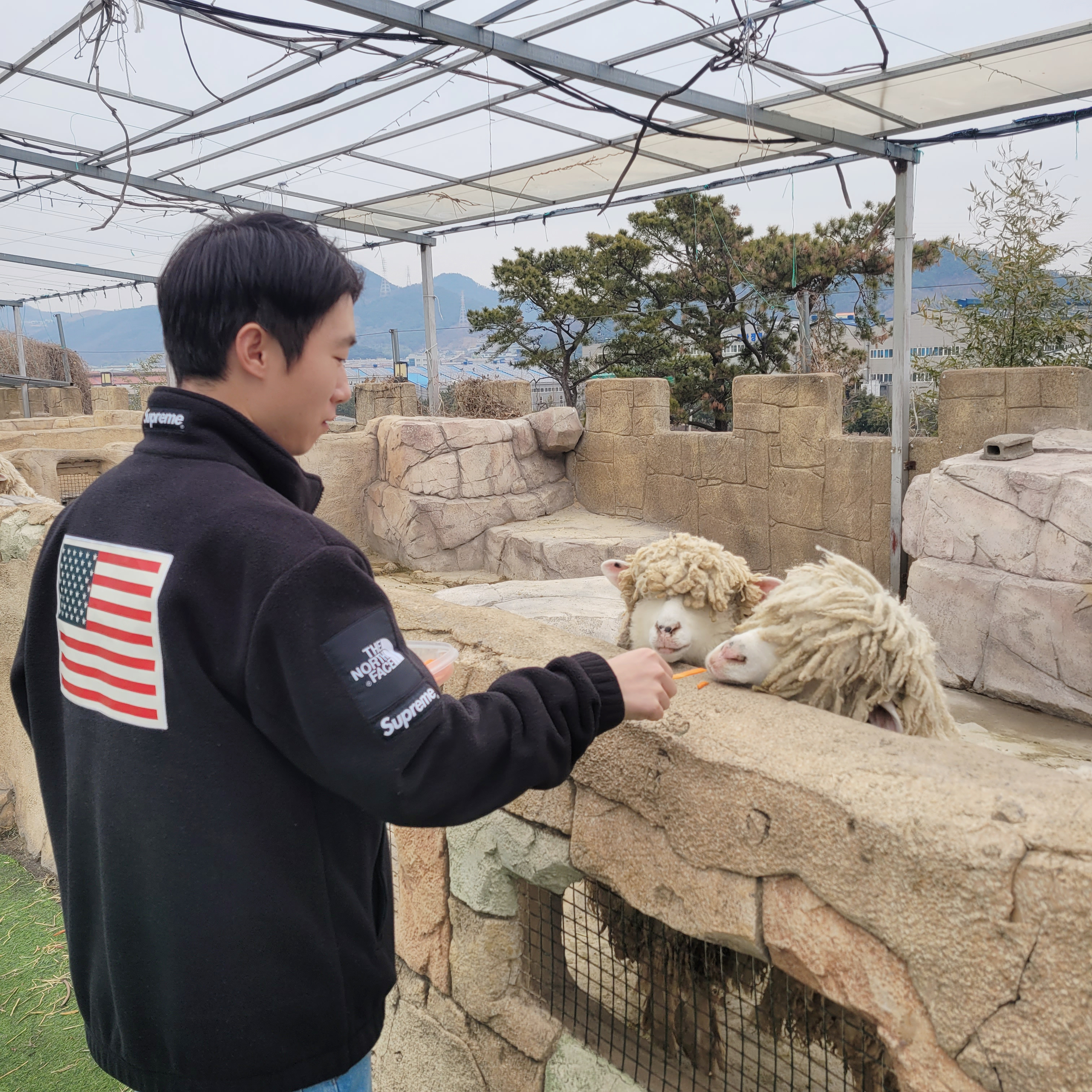 AMI de Coeur Sweatshirt Black, Supreme x The North Face Trans Antarctica Expedition Fleece Jacket Black - 17SS 착용 스타일 - 4