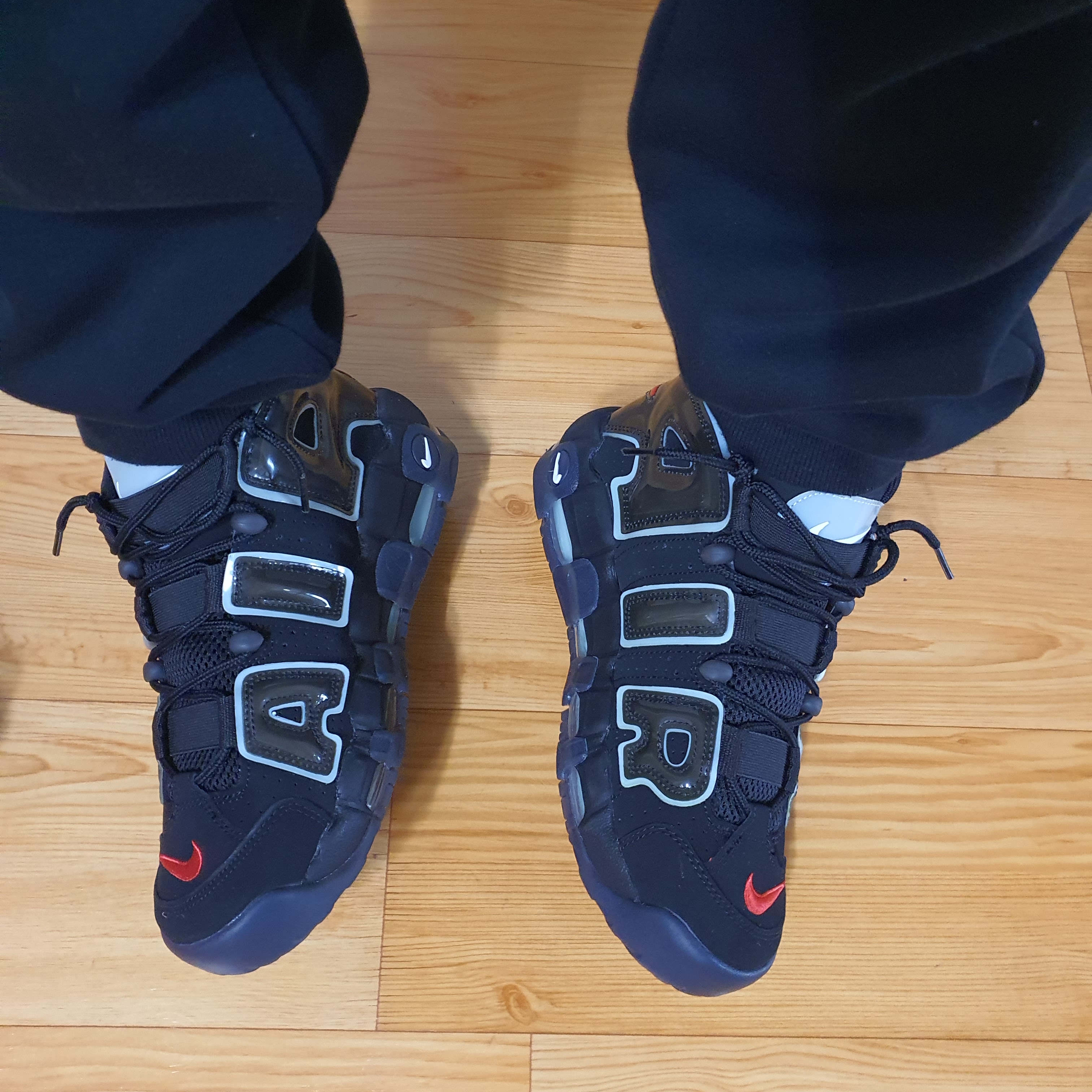 Nike Air More Uptempo 96 Maximum Volume 착용 스타일 - 3