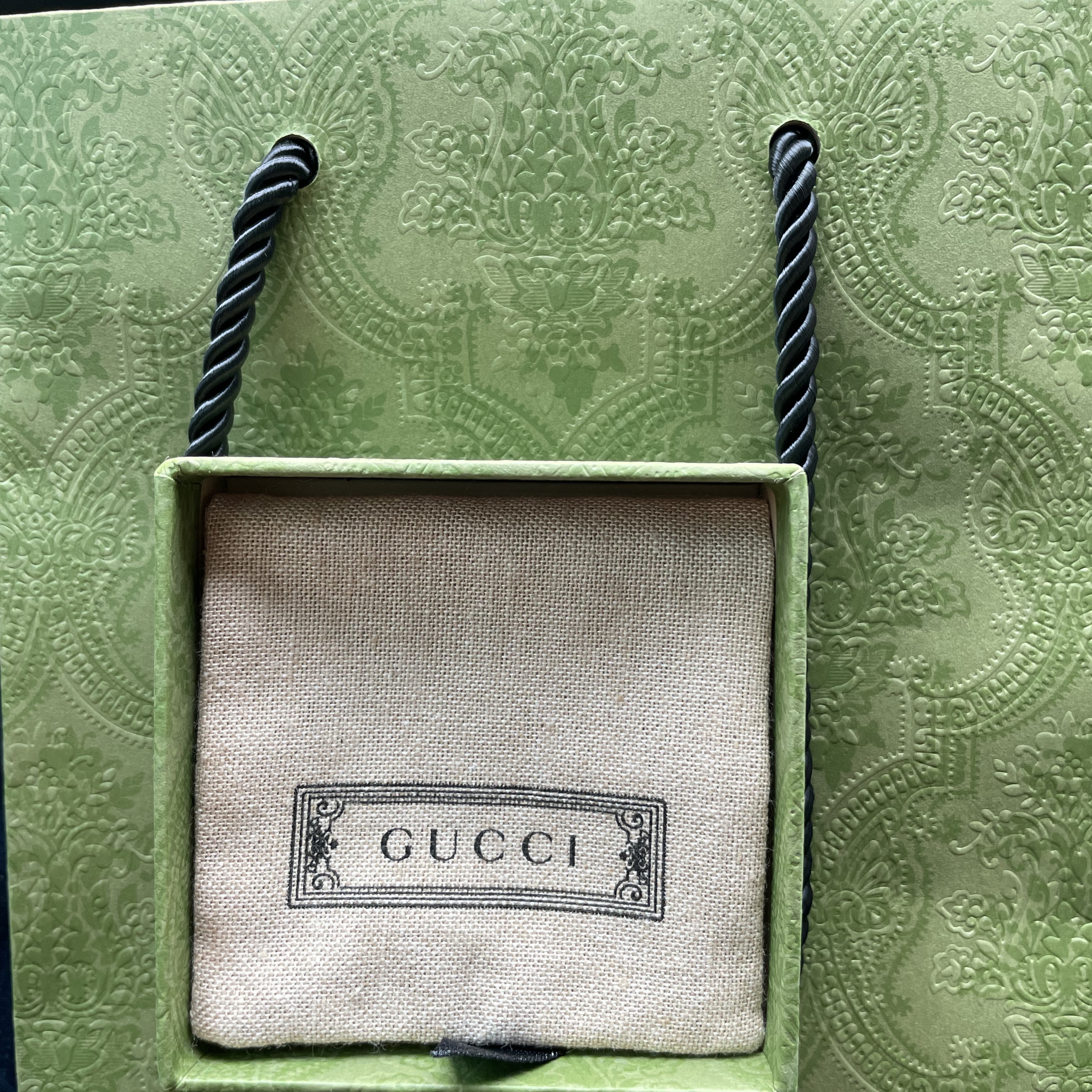 Gucci Interlocking G Bracelet Silver 착용 스타일 - 2
