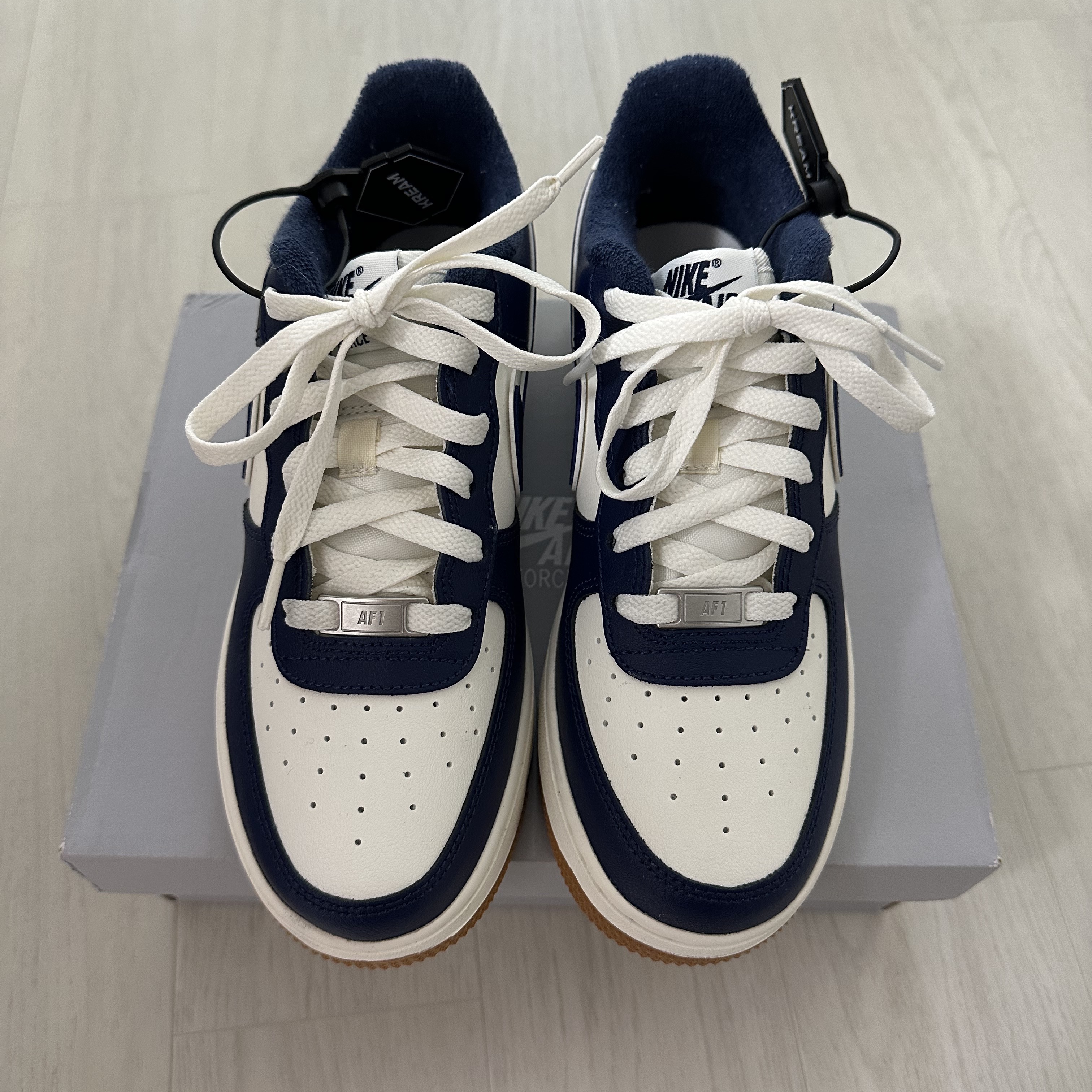 (GS) Nike Air Force 1 LV8 3 Midnight Navy 착용 스타일 - 2