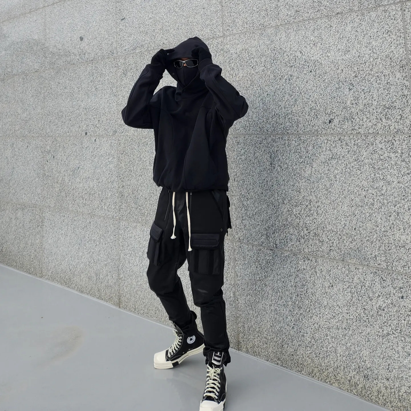 Converse x Drkshdw Turbodrk Chuck 70 Hi Black Lacquered Denim, Grailz Geometry Hoodie Black 착용 스타일 - 2