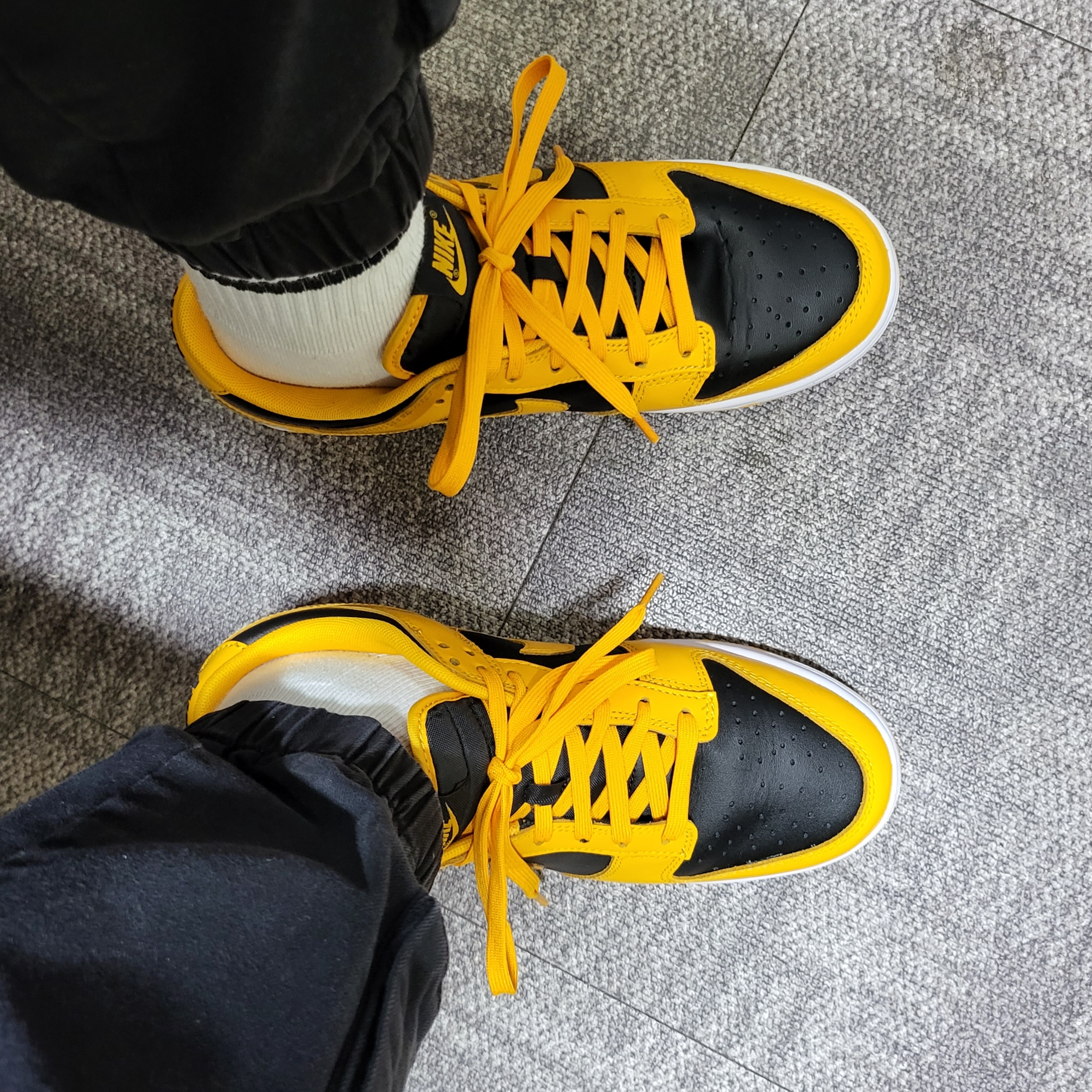 Nike Dunk Low Retro Championship Goldenrod 착용 스타일