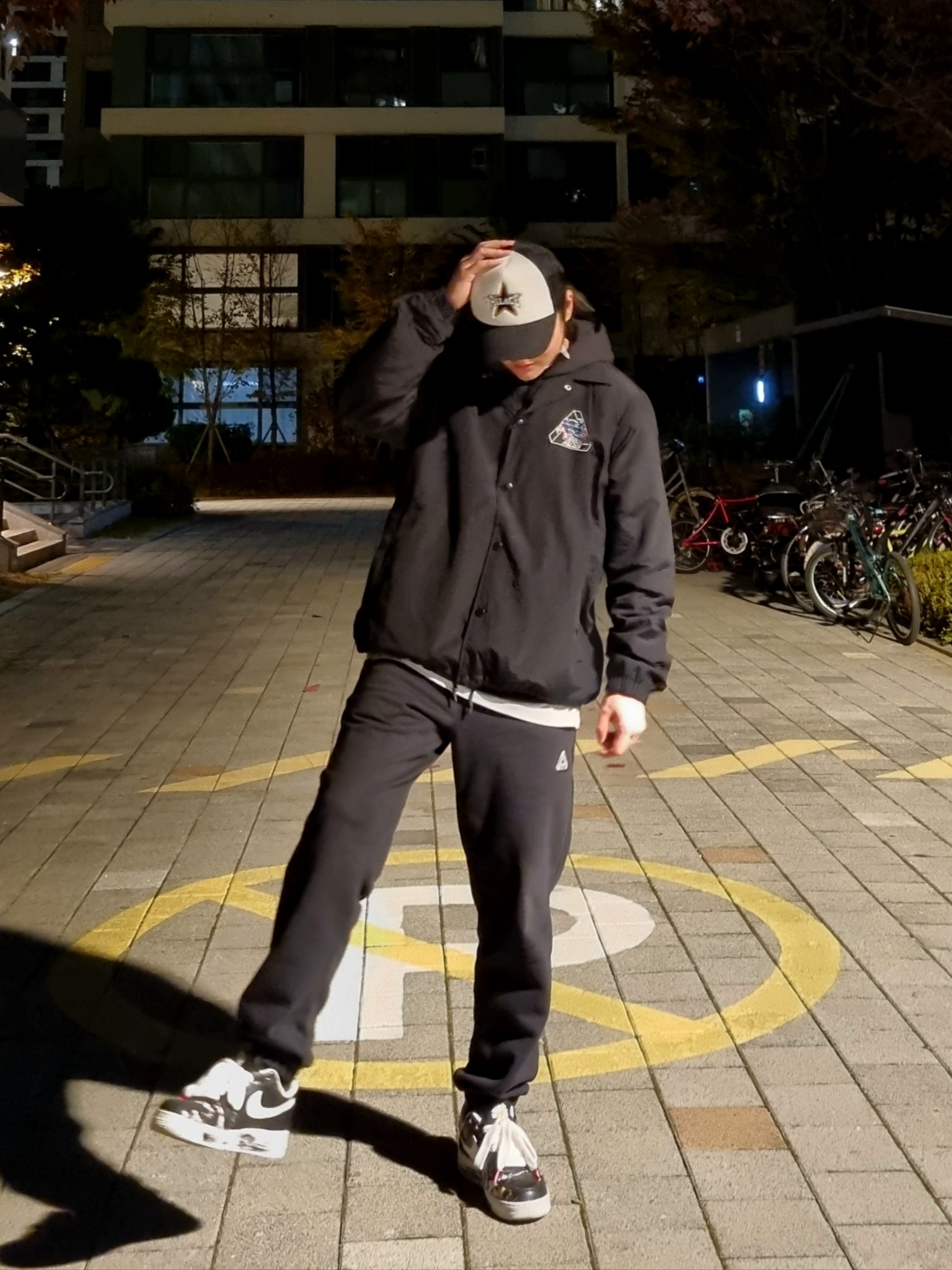 Palace Star Logo Trucker Cap Black - 22SS, Palace Ripped Coach Jacket Black - 19FW 착용 스타일